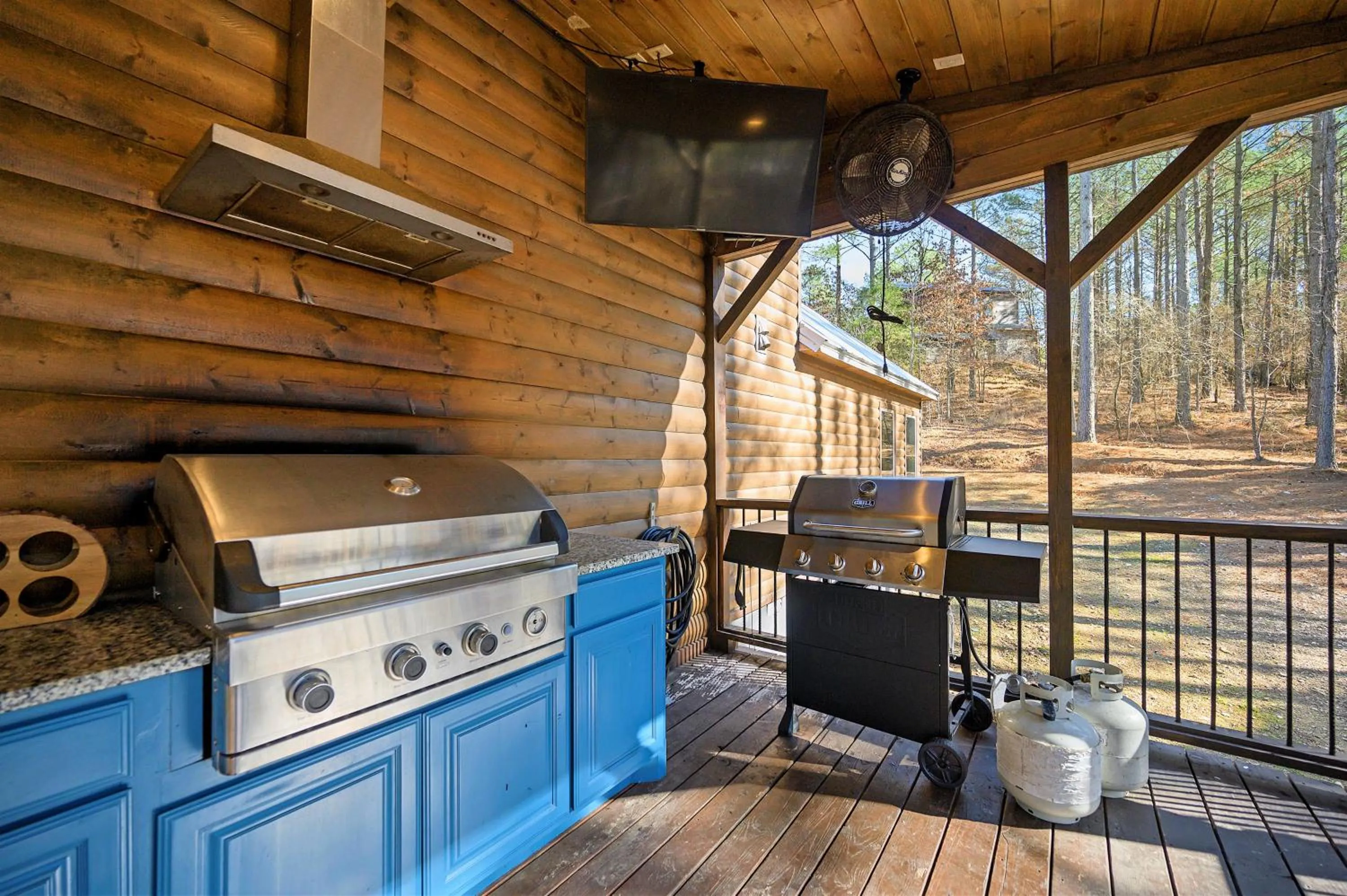 BBQ facilities in The Nomi Lodge - Sleeps 28 - Gorgeous Rustic Cabin, Centrally Located, Tons of Amenities