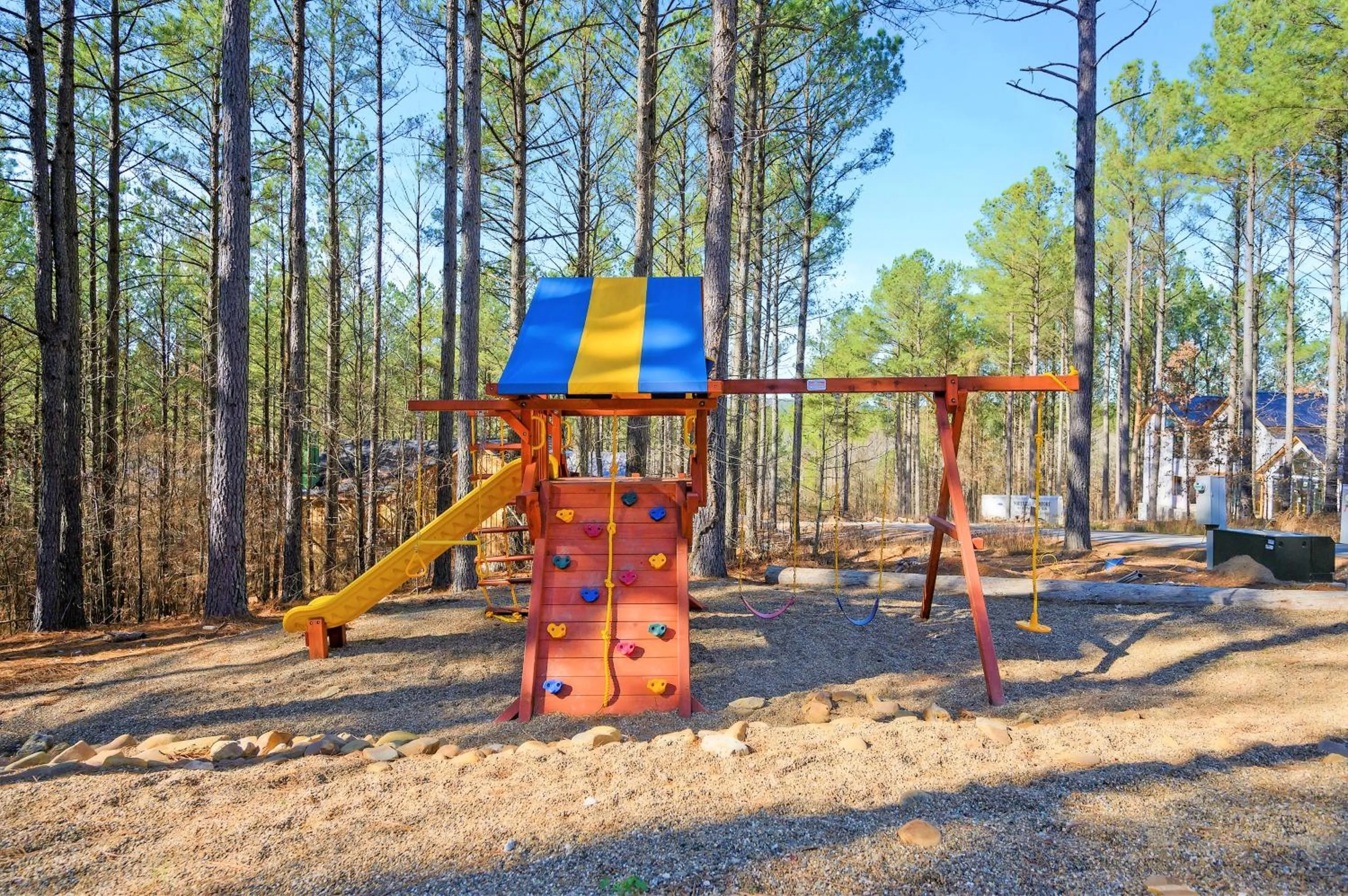 The Nomi Lodge - Sleeps 28 - Gorgeous Rustic Cabin, Centrally Located, Tons of Amenities