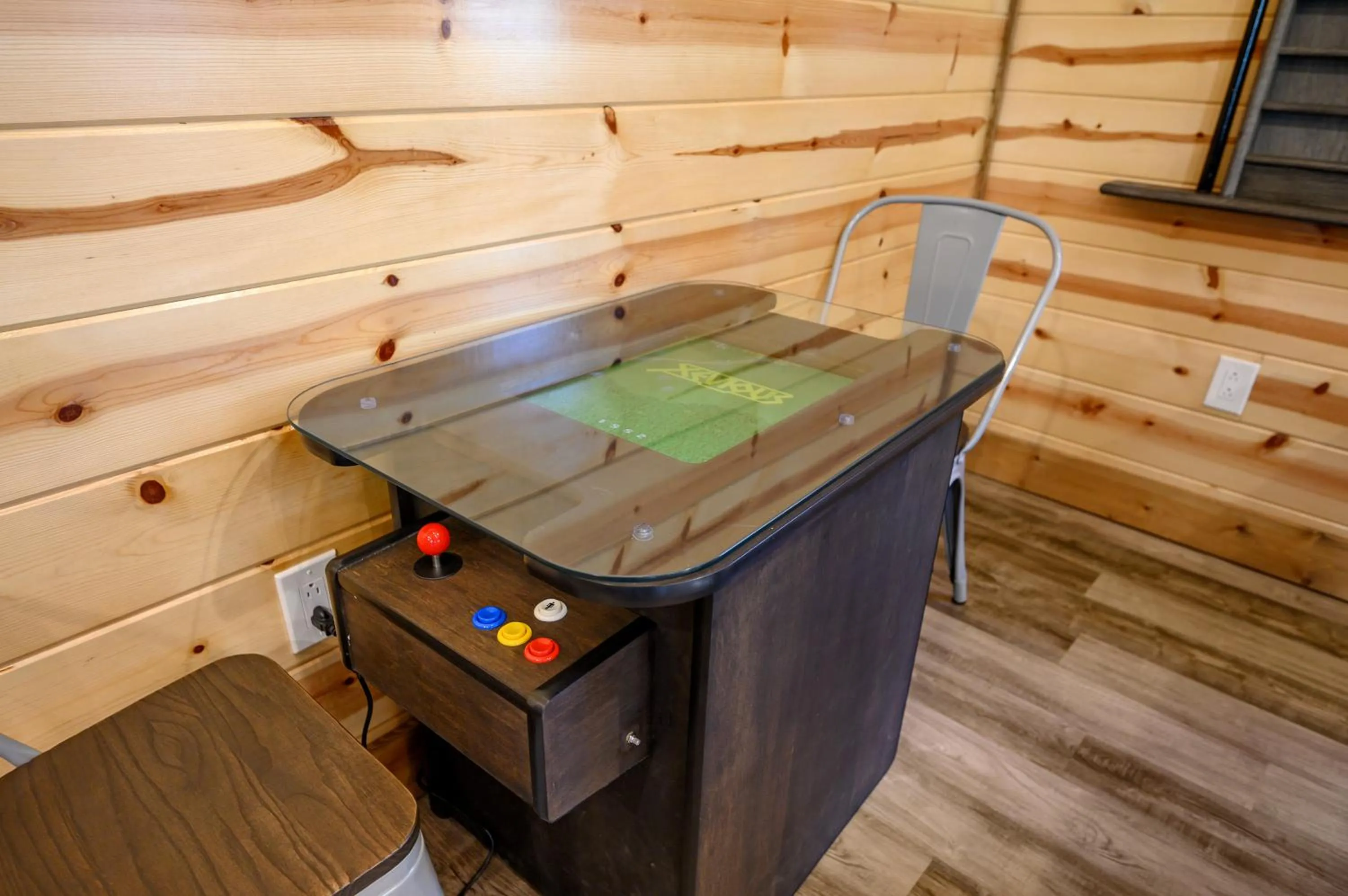 The Nomi Lodge - Sleeps 28 - Gorgeous Rustic Cabin, Centrally Located, Tons of Amenities