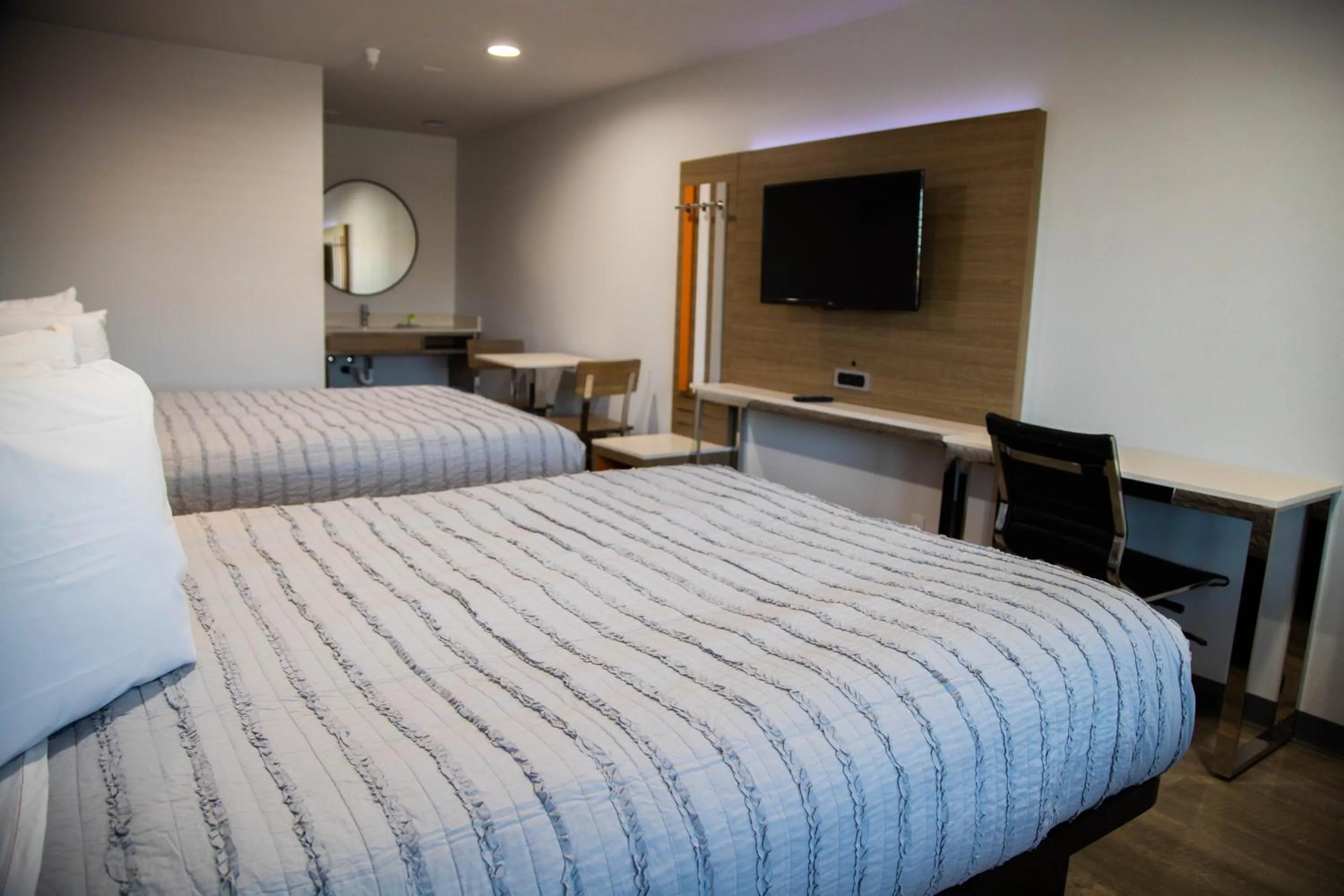 Bed in Pico Rivera Inn and Suites