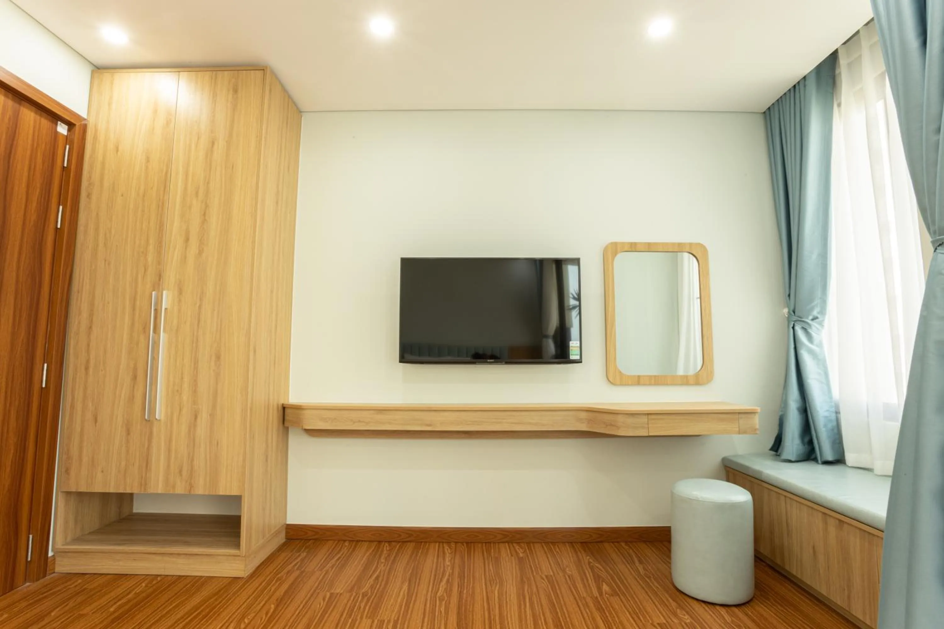 Communal lounge/ TV room in Hummer Hotel & Apartment Da Nang Beach