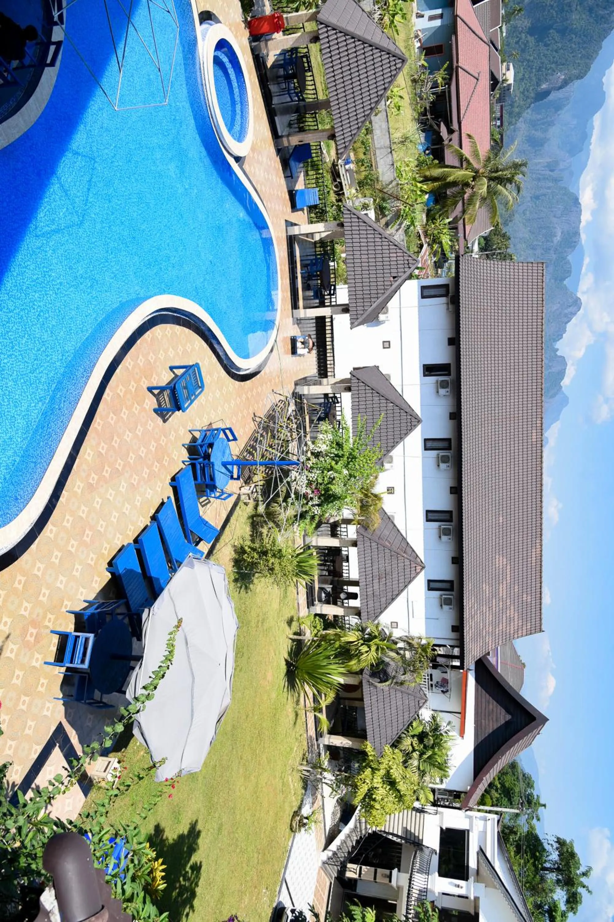 Swimming pool in Vang Vieng Diamond Resort