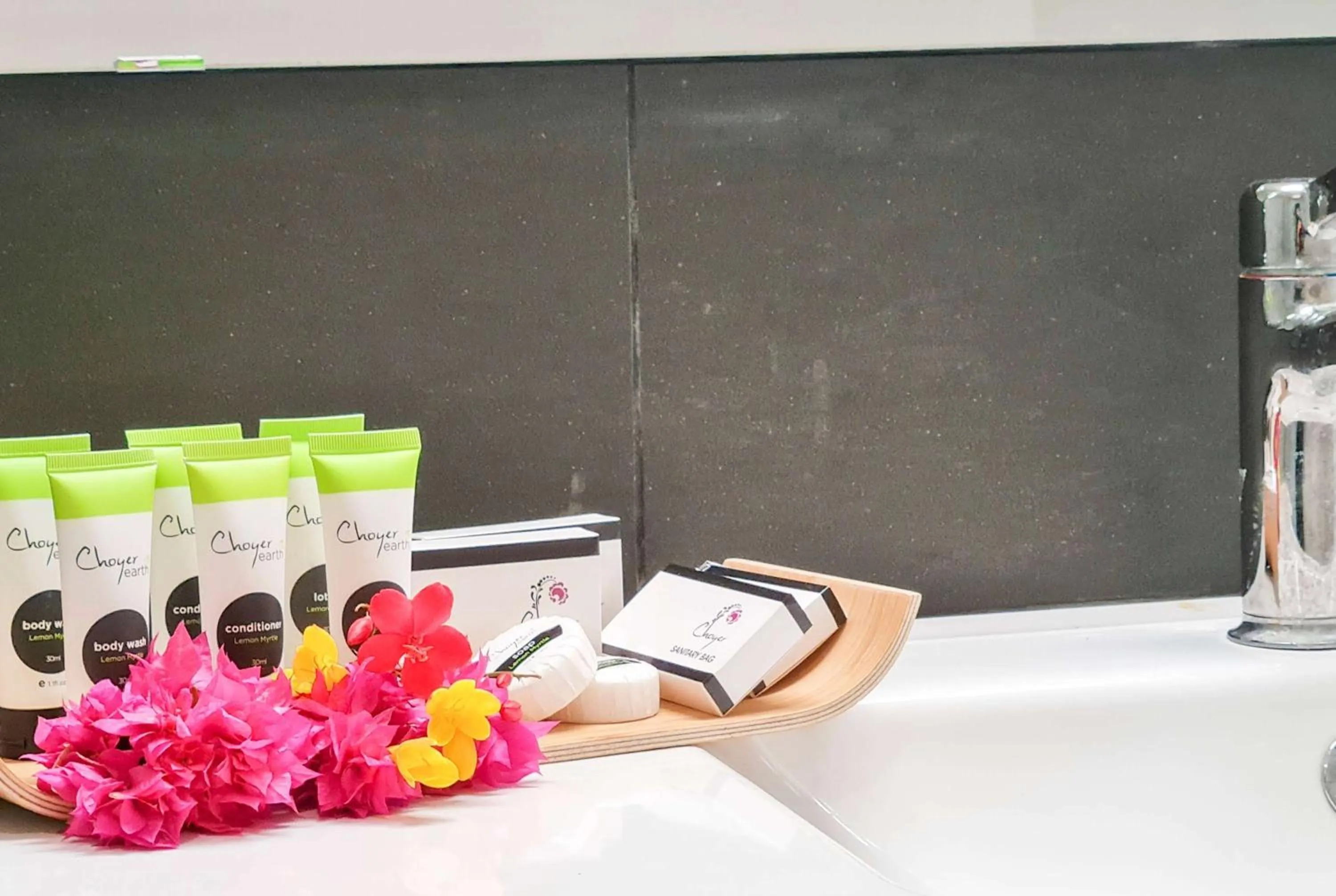 TV and multimedia in Ramada Suites By Wyndham Seafront Coral Coast