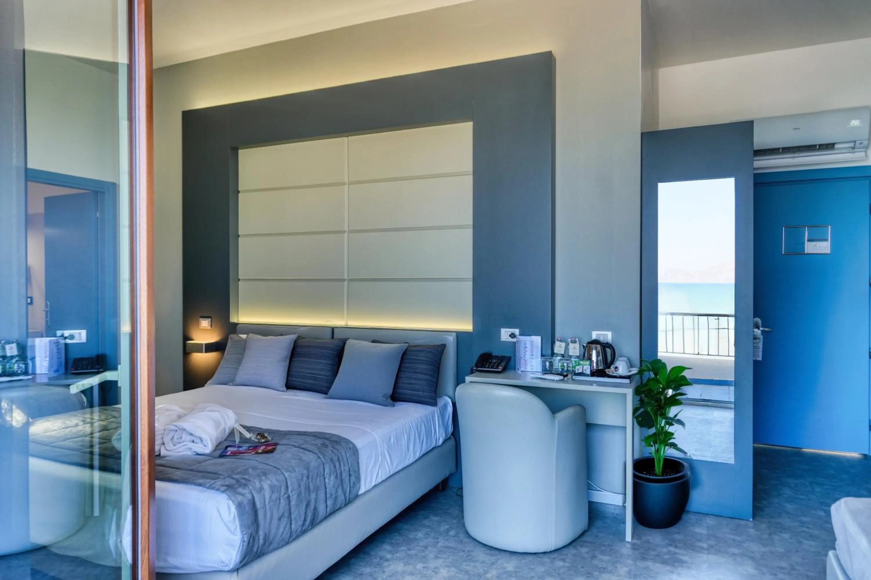 Bed in Hotel La Battigia