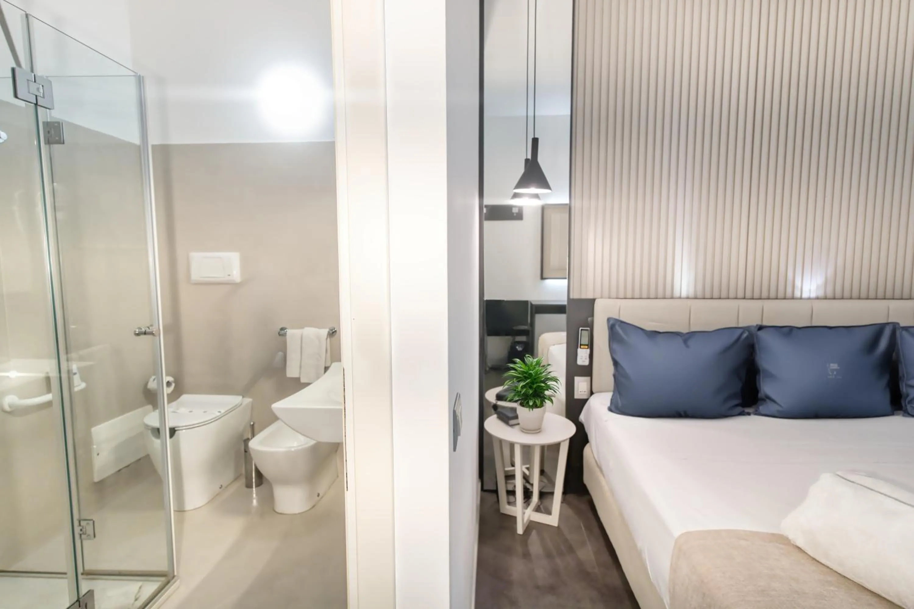 Shower in Hotel La Battigia