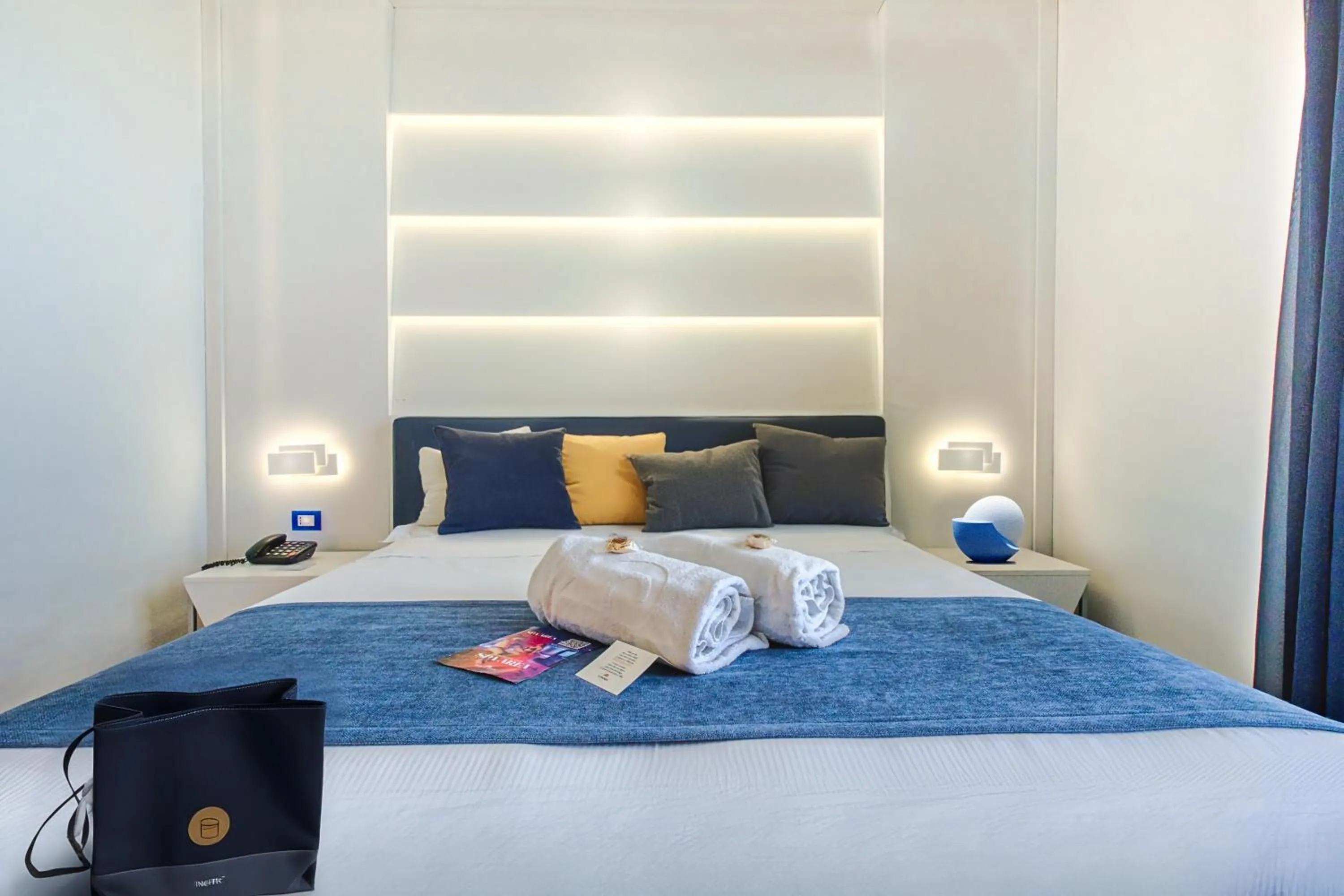 Bed in Hotel La Battigia