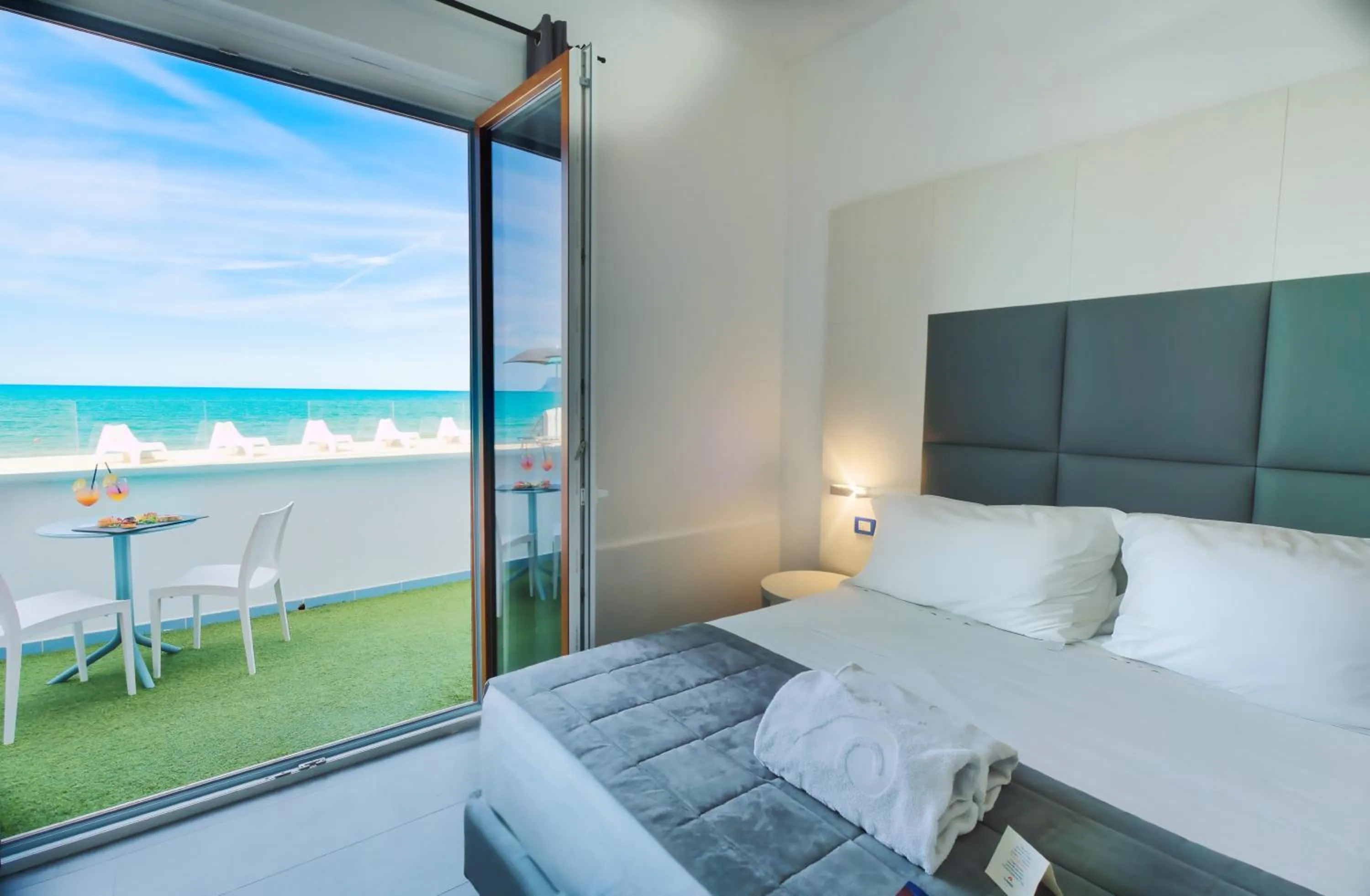 Bed in Hotel La Battigia