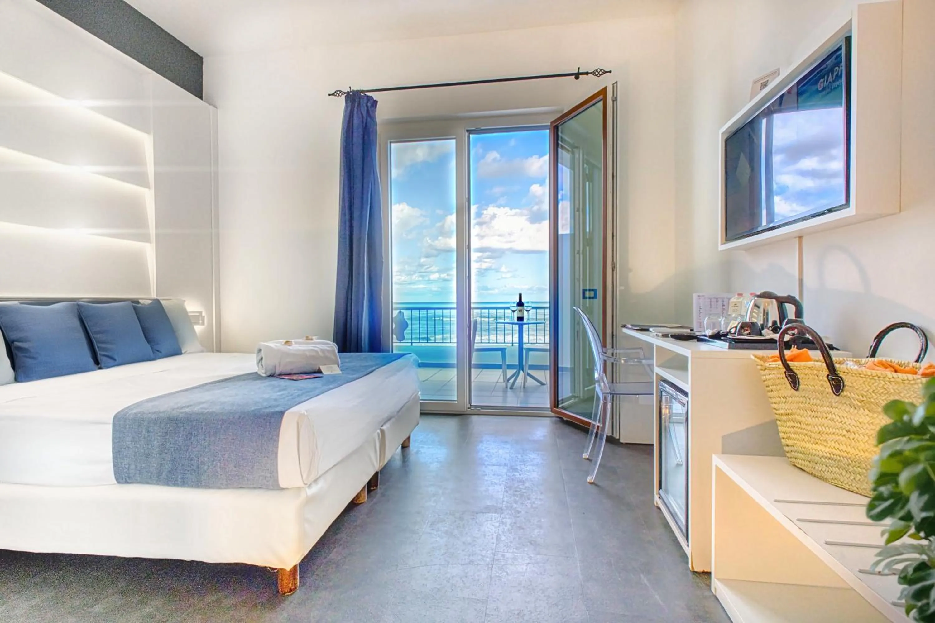 Bed in Hotel La Battigia