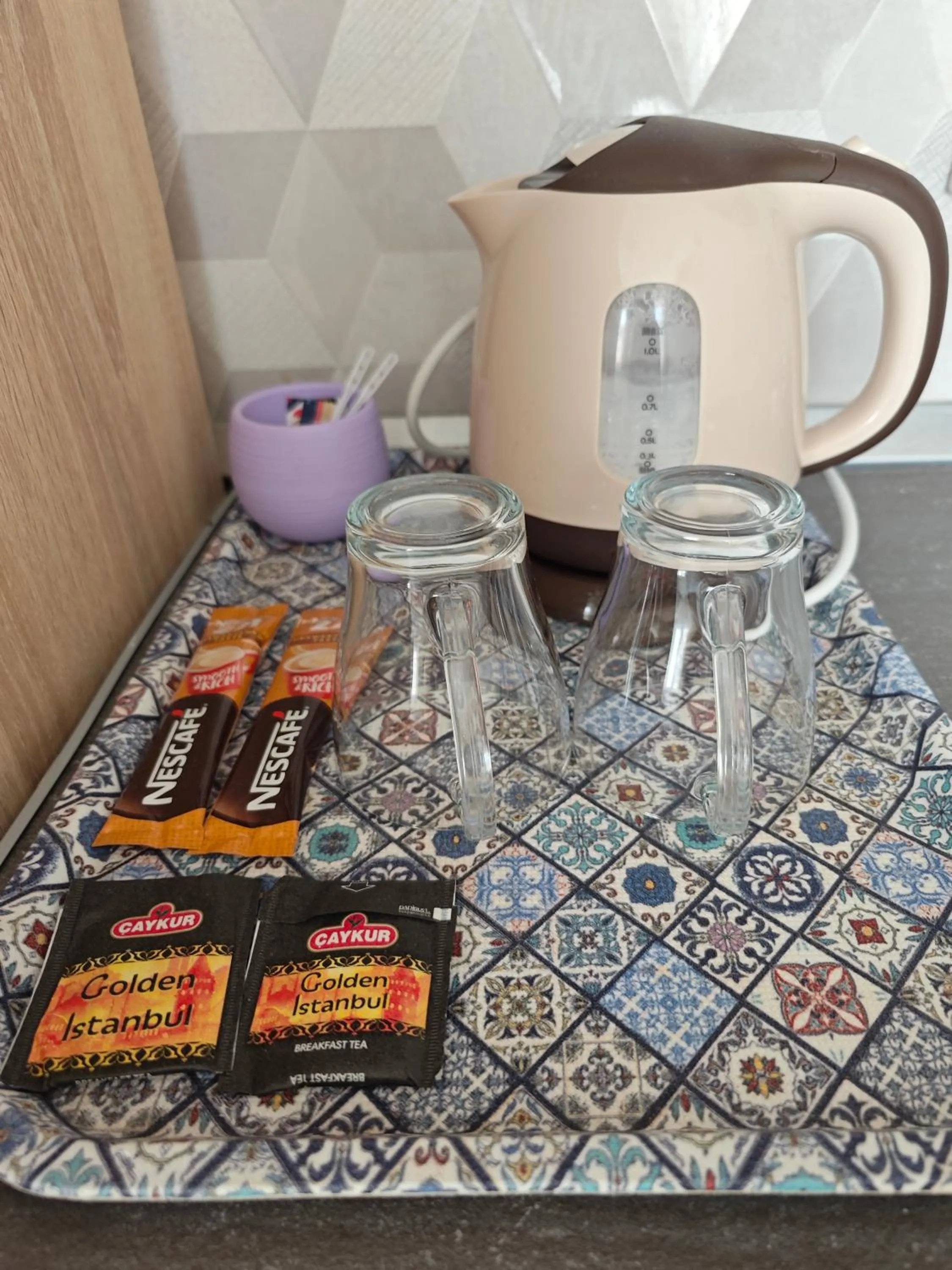 Coffee/tea facilities in Beatrix Suites