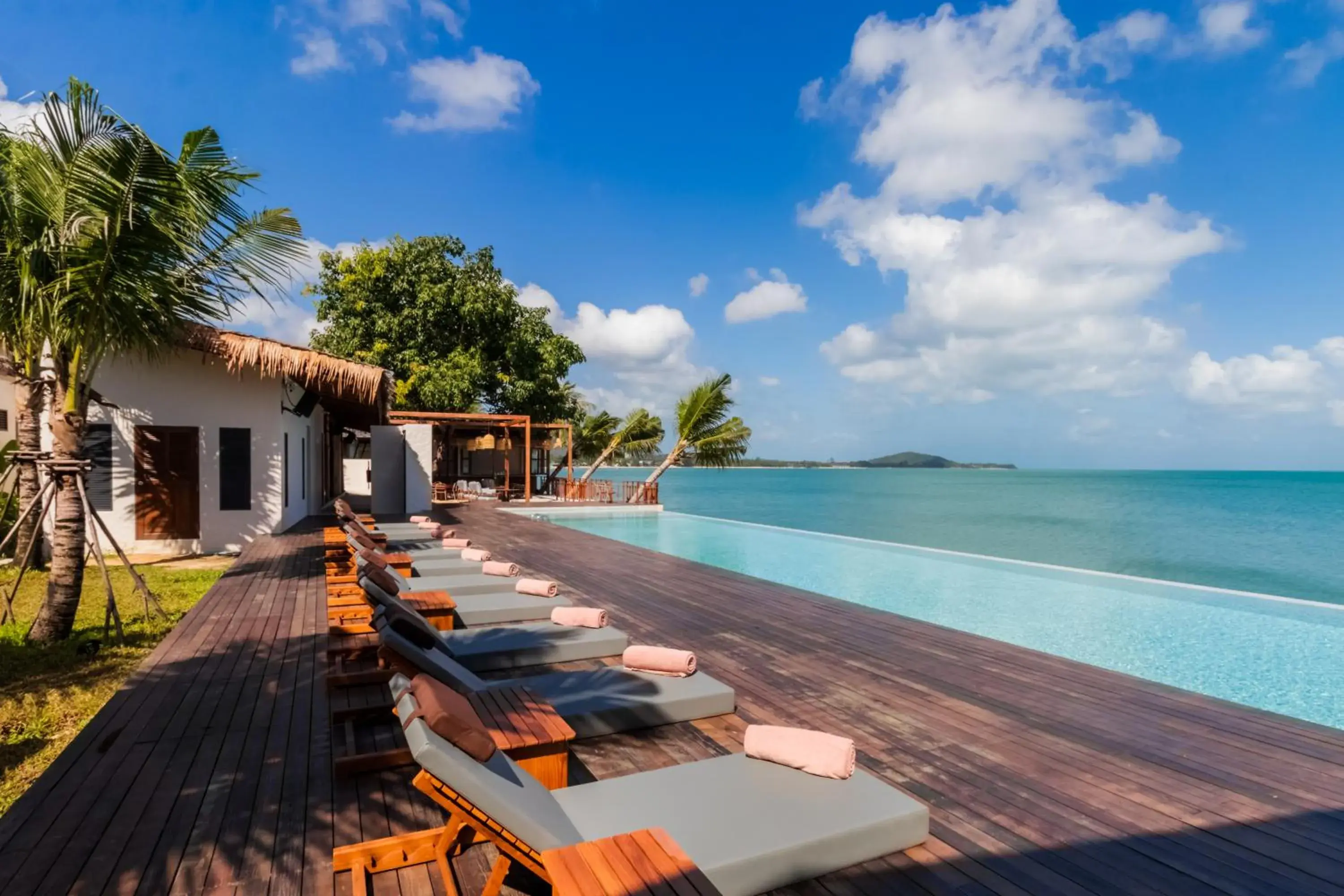 Swimming pool in The Flow Samui Beach Resort Swimming pool in The Flow Samui Beach Resort