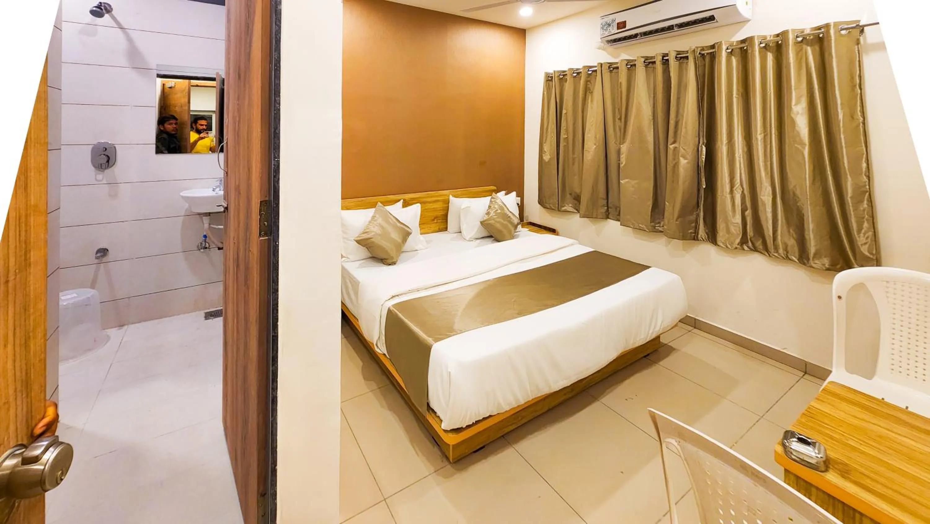 Bed in Hotel Nova Shine