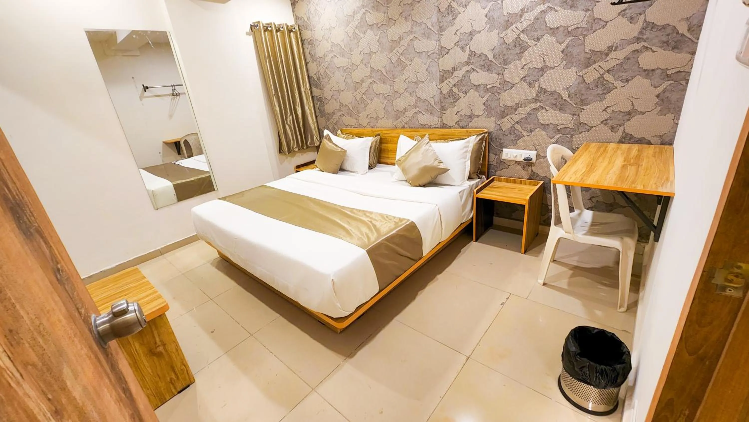 Bed in Hotel Nova Shine