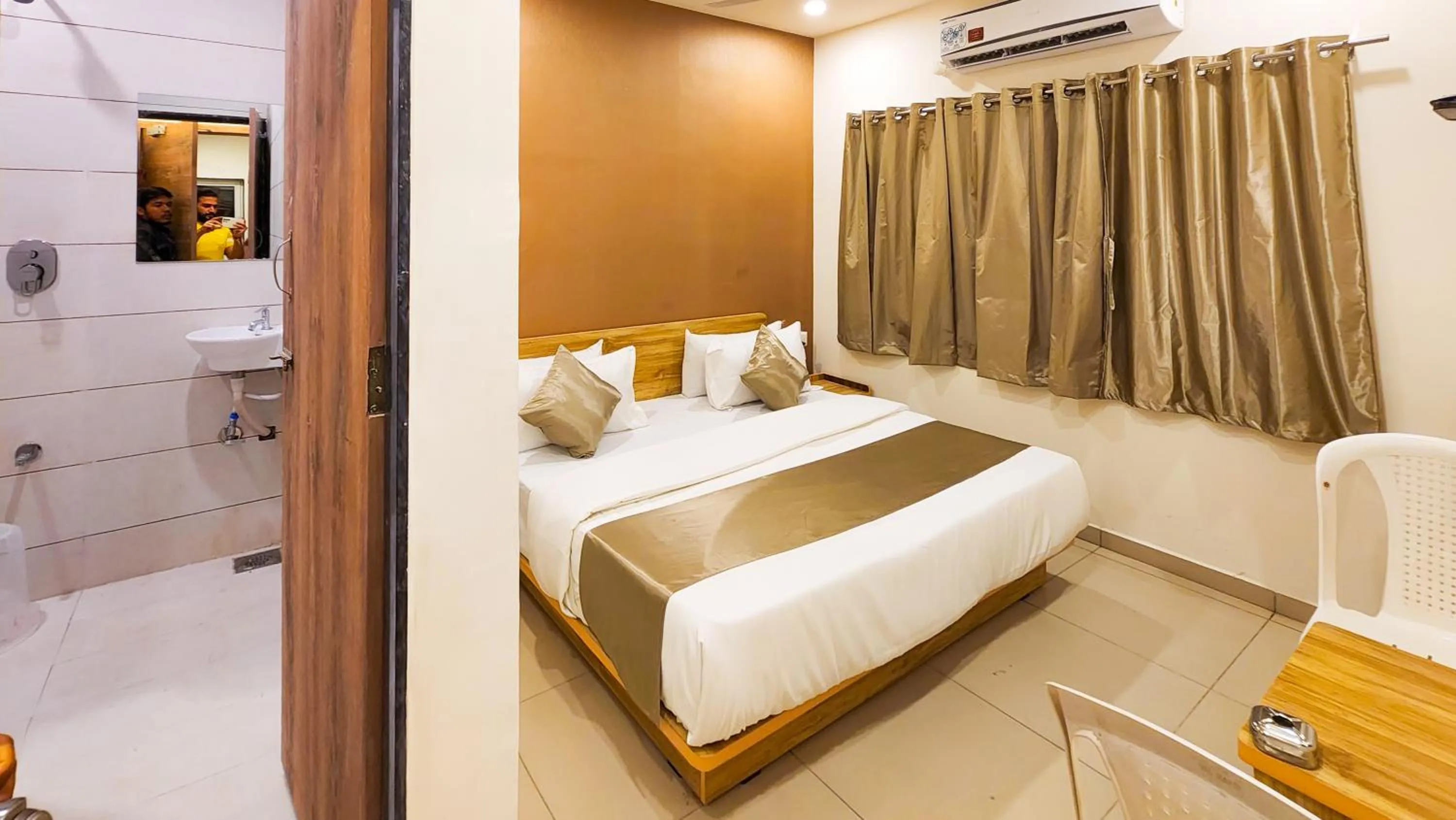 Bed in Hotel Nova Shine