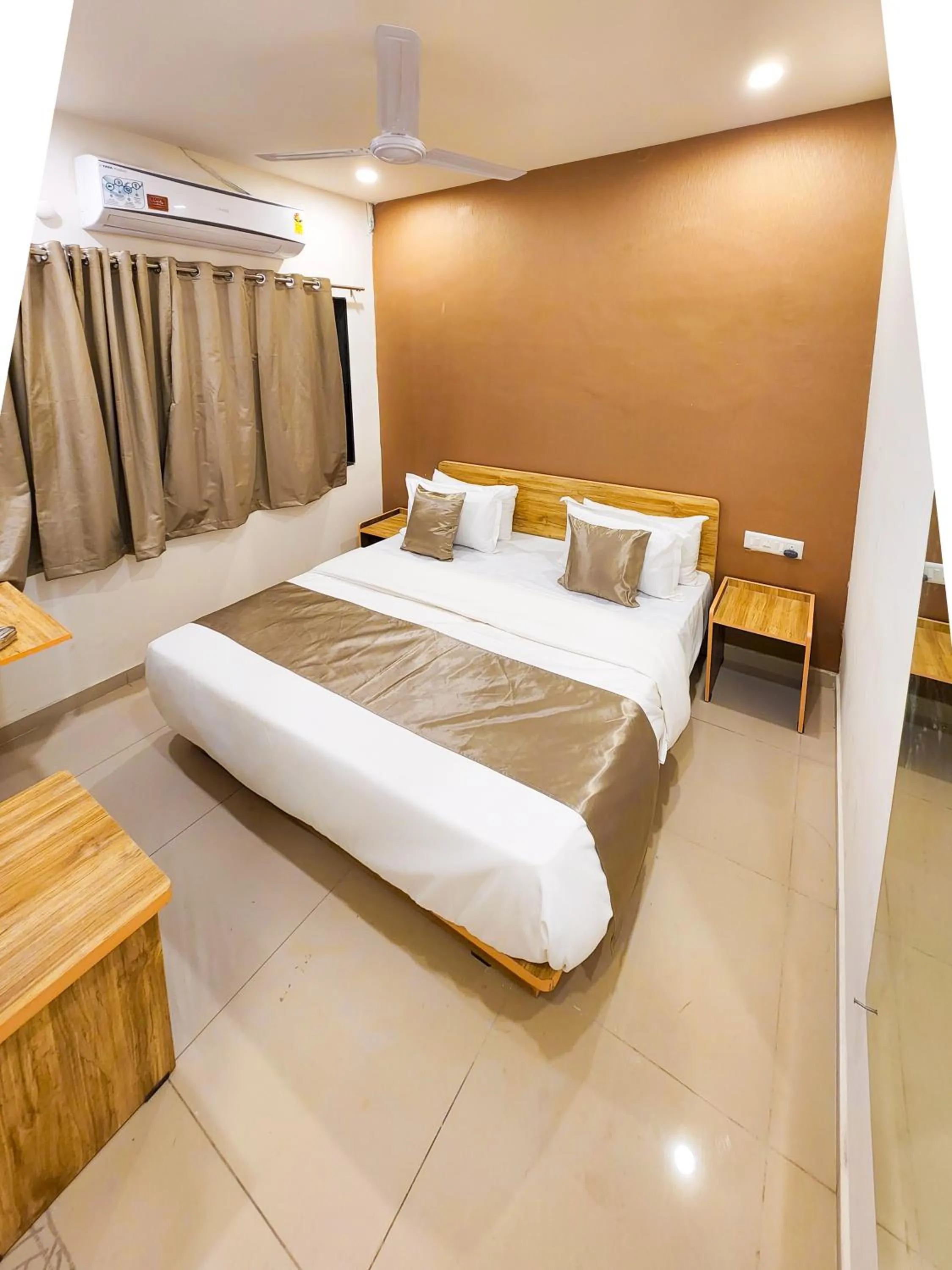 Bed in Hotel Nova Shine