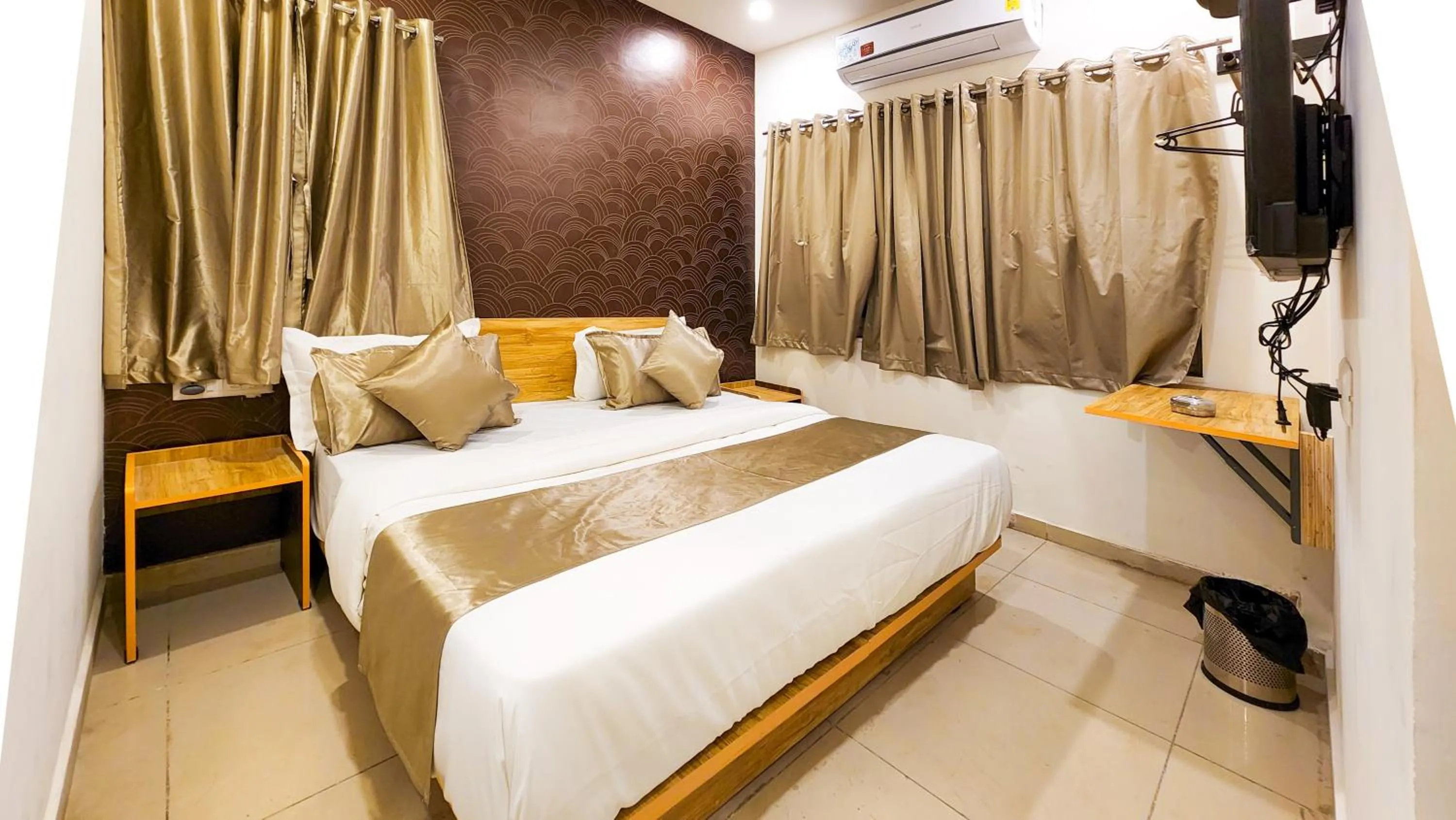 Bed in Hotel Nova Shine