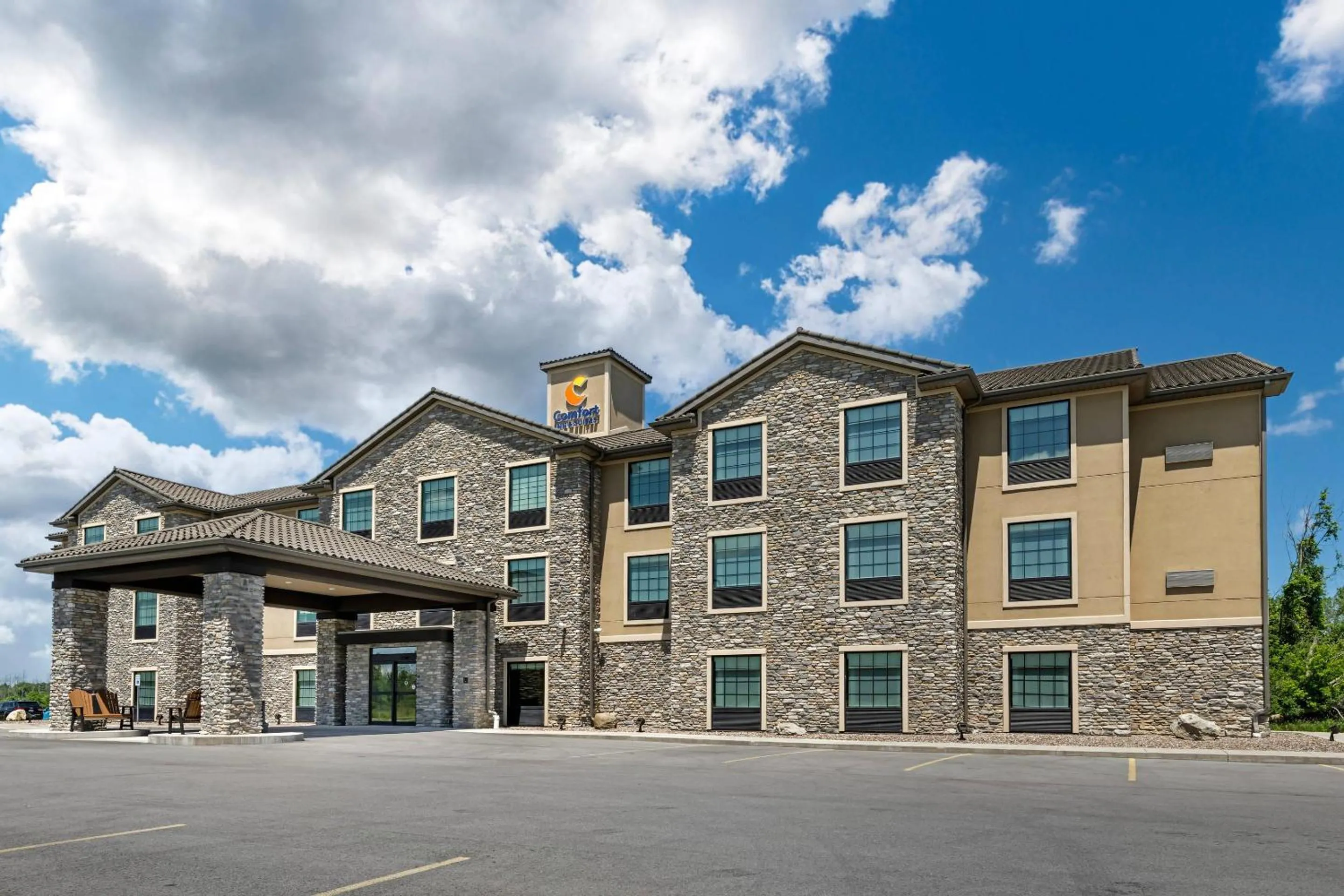 Property building in Comfort Inn & Suites Medina