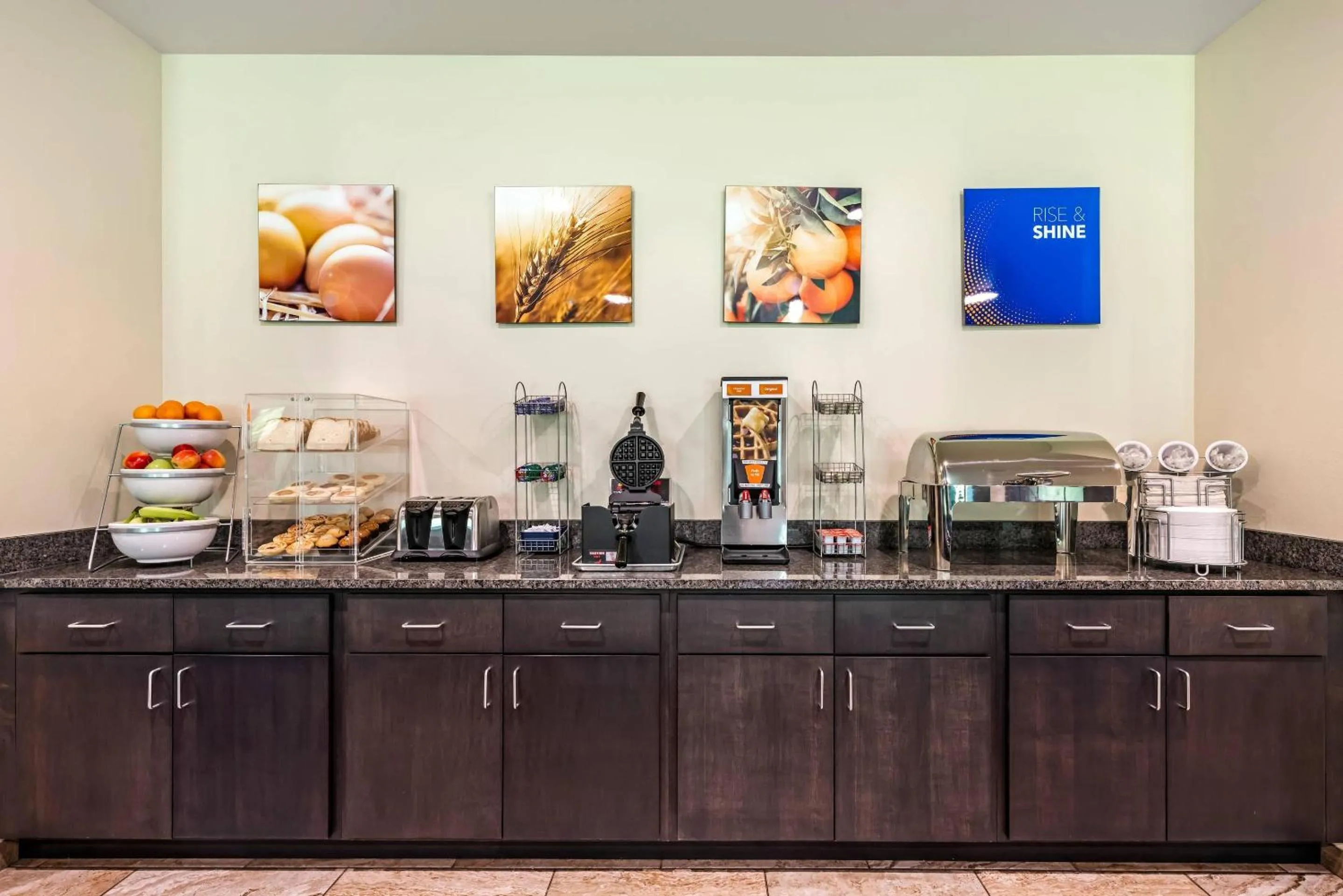 Breakfast in Comfort Inn & Suites Medina