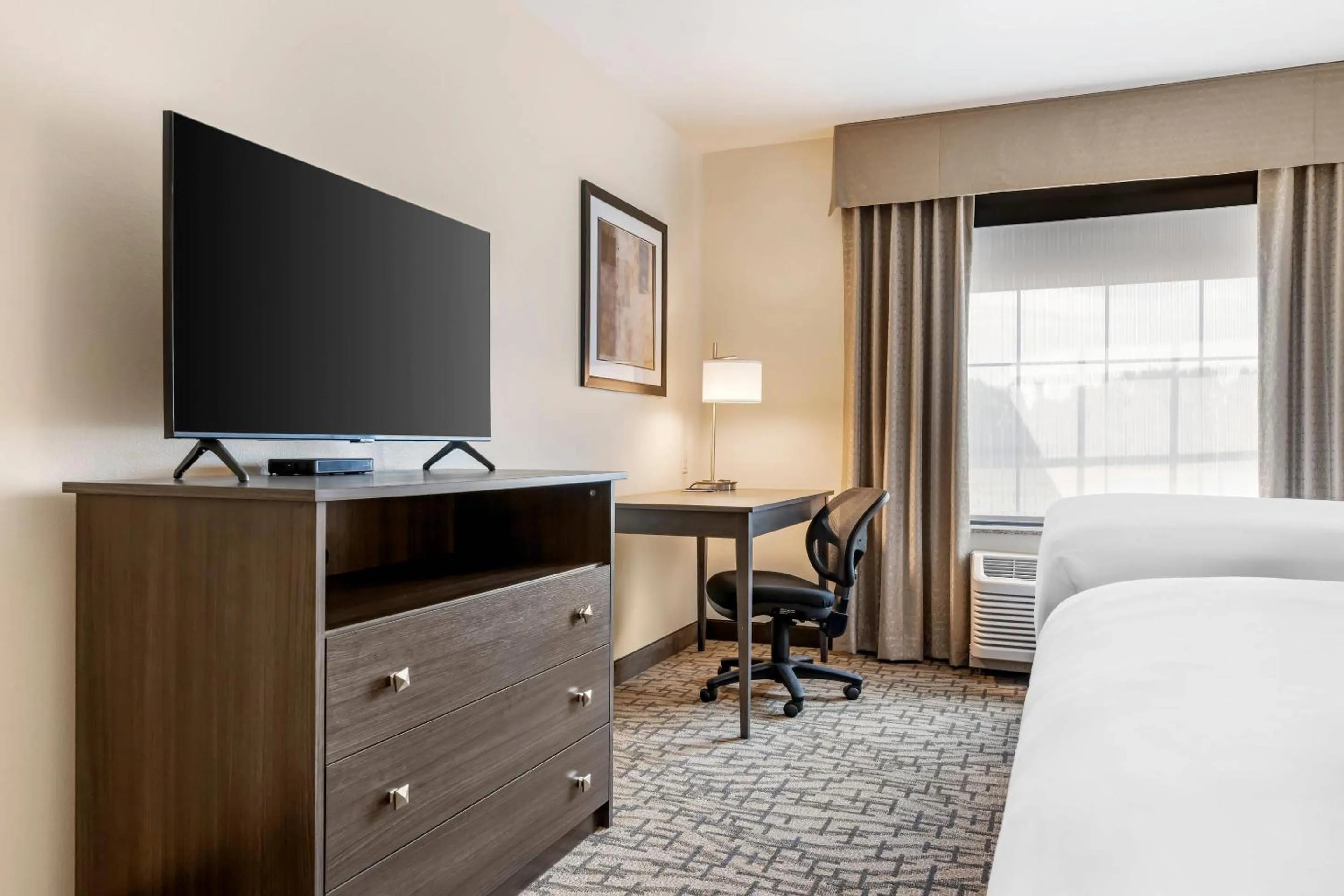 Bedroom, Bed in Comfort Inn & Suites Medina