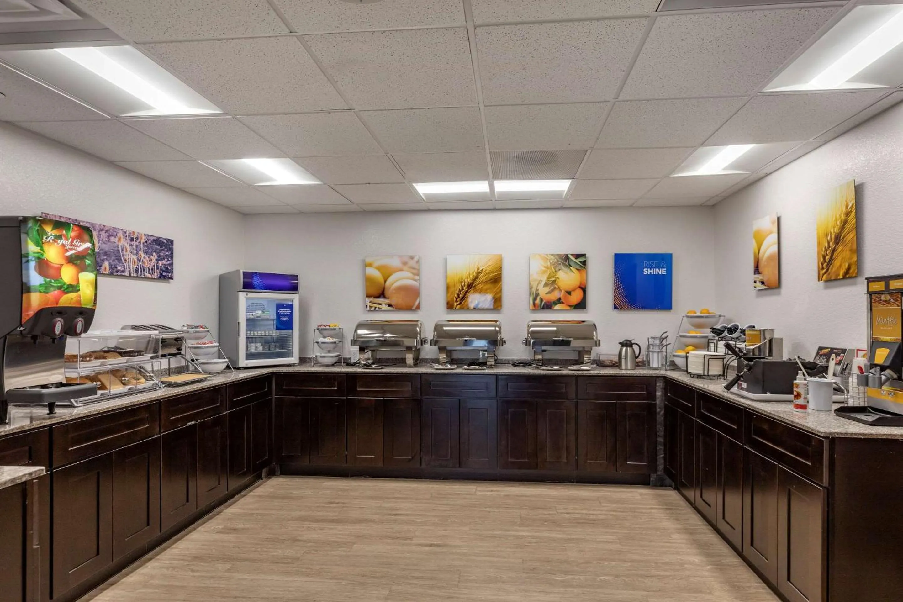 Breakfast in Comfort Inn & Suites Bennett