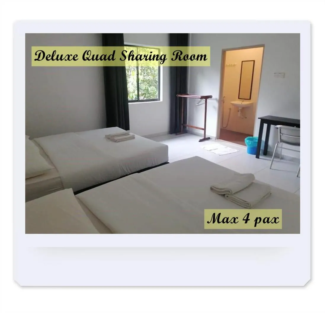 Bed in RIVERSIDE PALM INN SG LEMBING