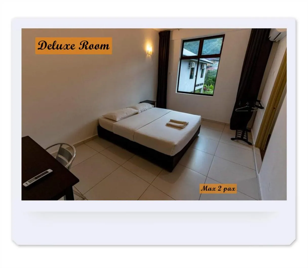 Bed in RIVERSIDE PALM INN SG LEMBING