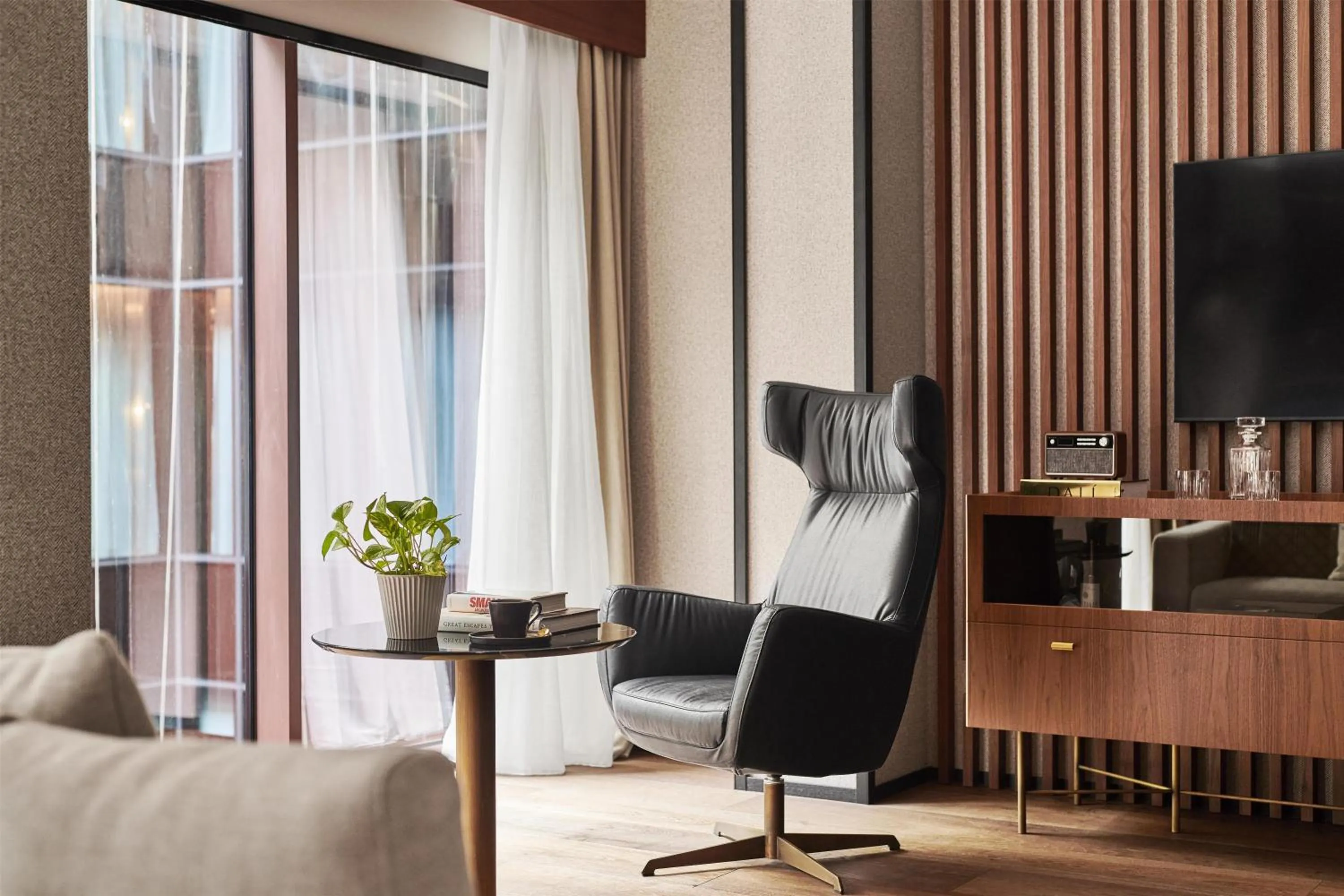 TV and multimedia in Thompson Madrid, by Hyatt