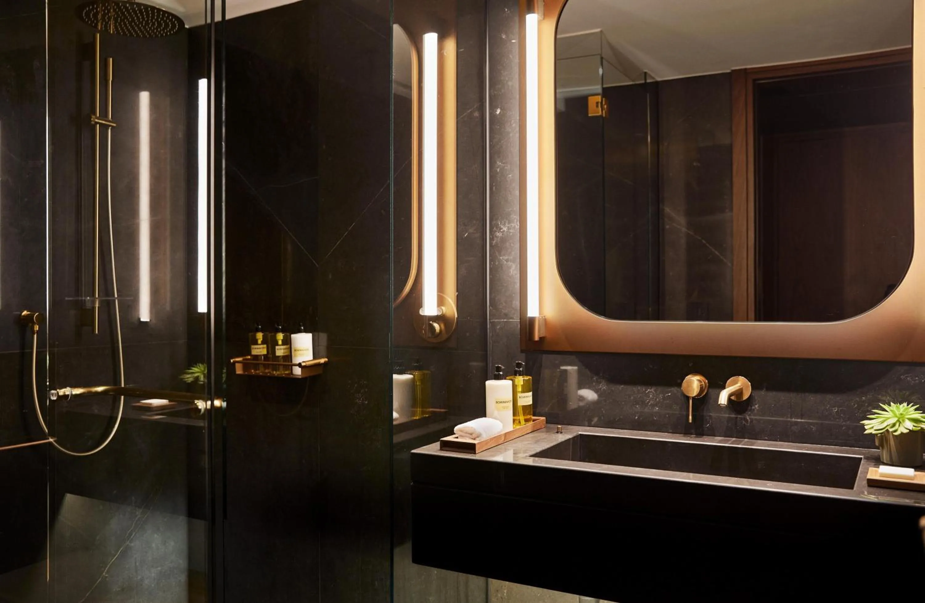 Shower in Thompson Madrid, by Hyatt