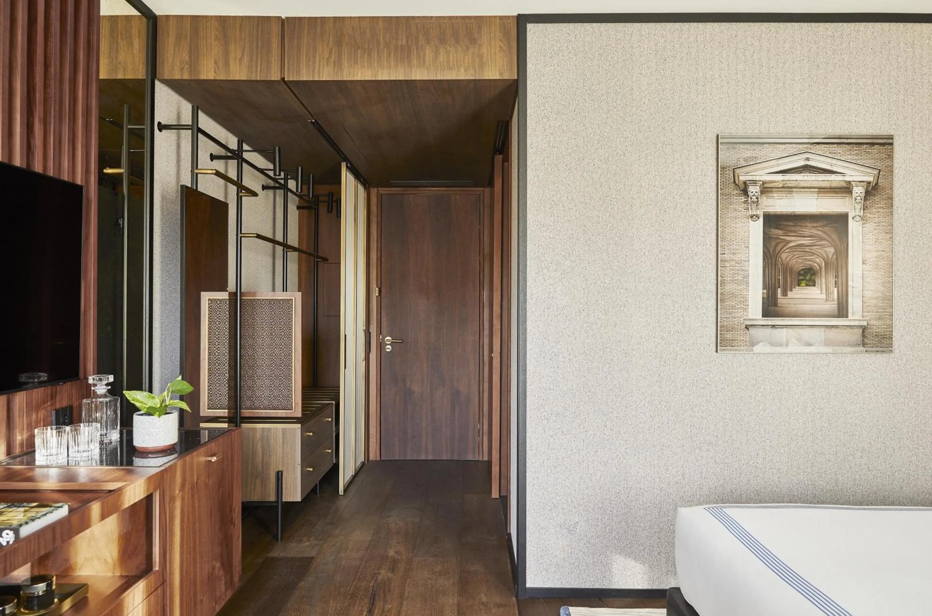 TV and multimedia, Bed in Thompson Madrid, by Hyatt