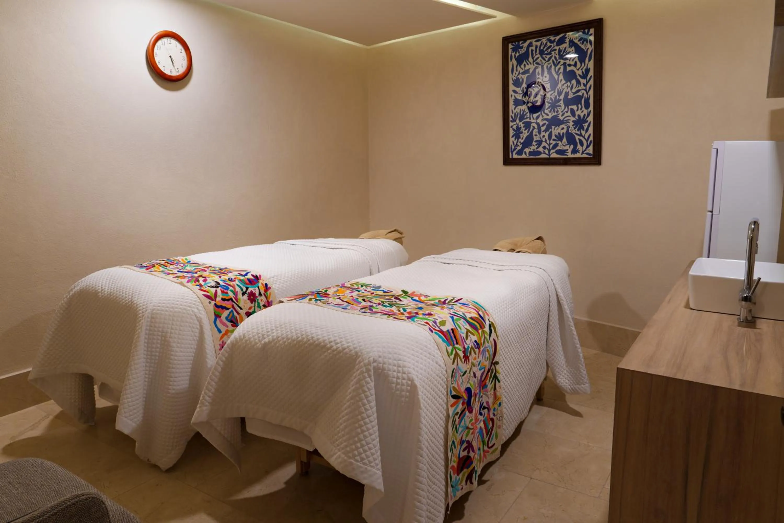 Spa and wellness centre/facilities, Bed in NUMU Boutique Hotel, The Unbound Collection by Hyatt