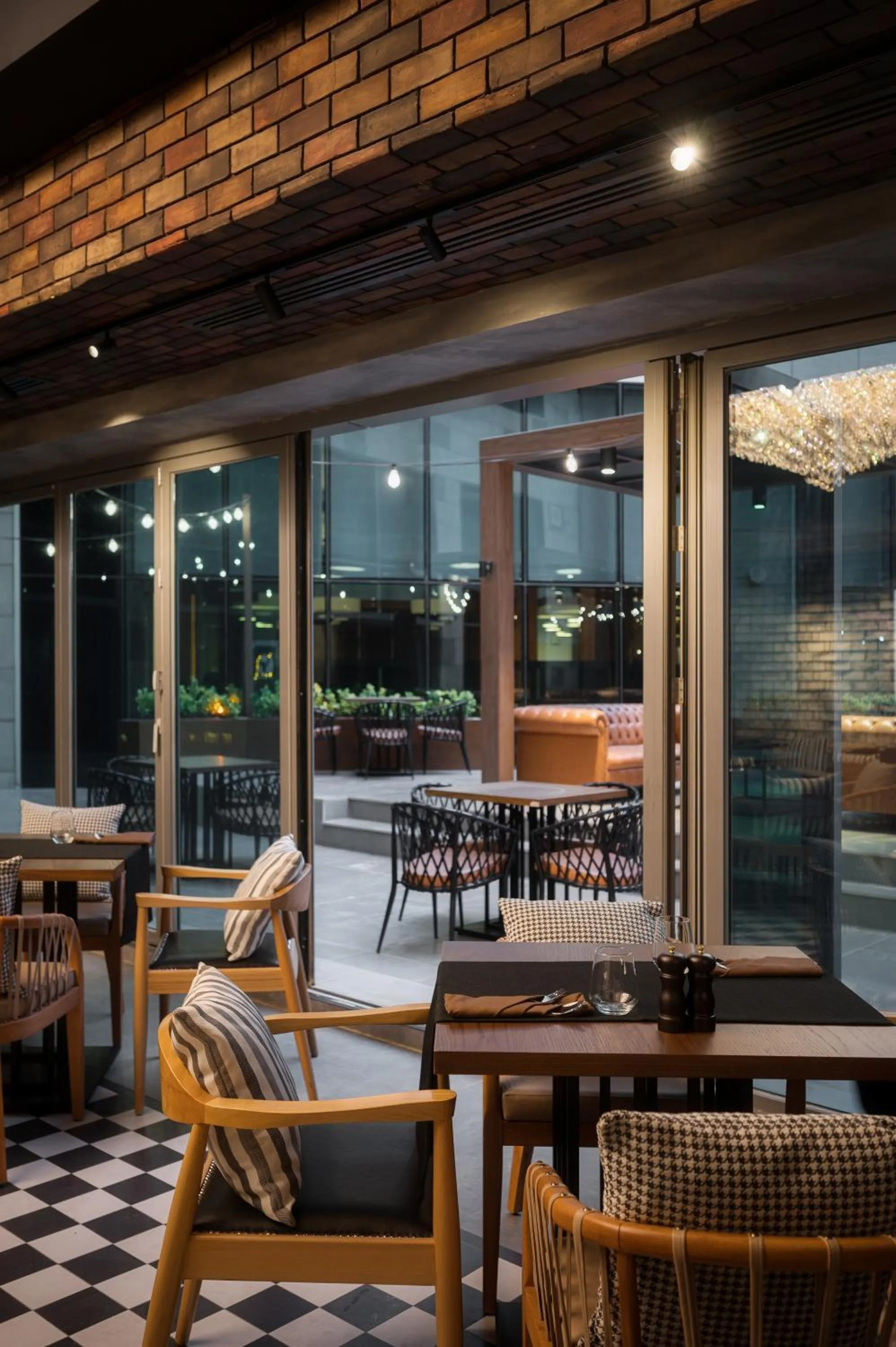 Restaurant/places to eat in Radisson Hotel & Residences Erbil