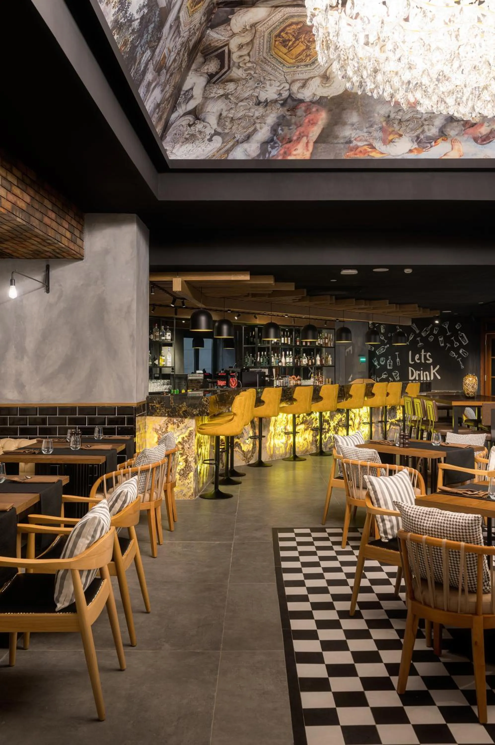 Restaurant/places to eat in Radisson Hotel & Residences Erbil