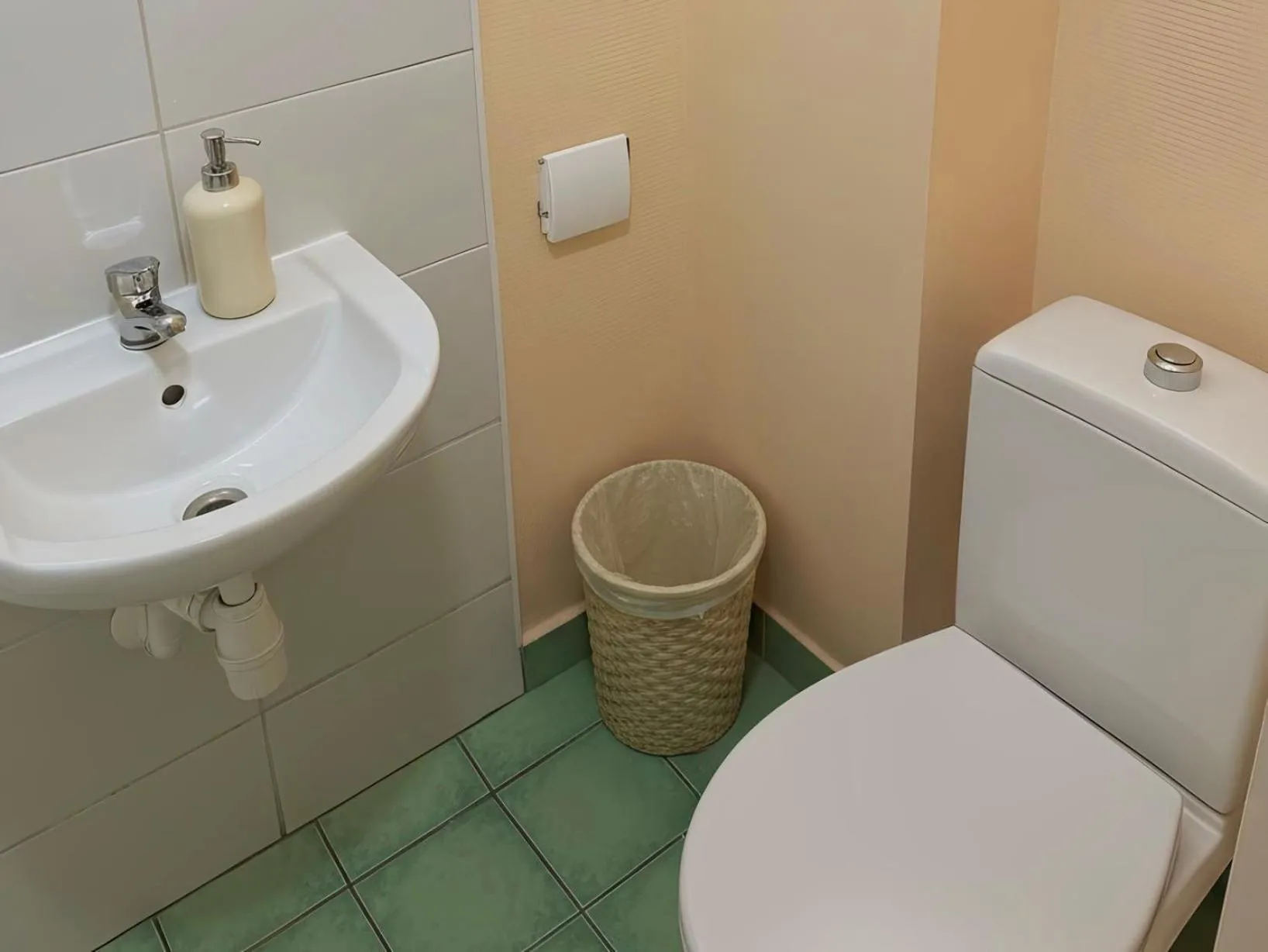 Hostel Oliwka - Metro Świętokrzyska