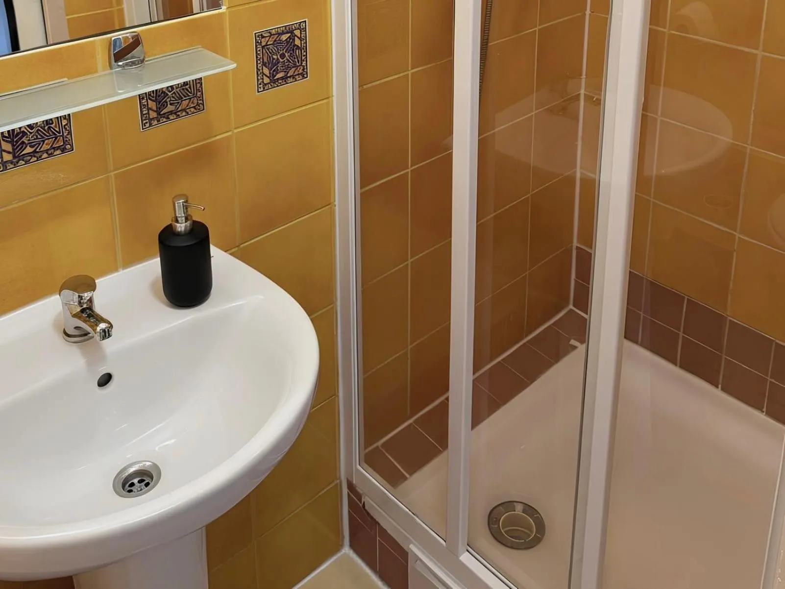 Hostel Oliwka - Metro Świętokrzyska