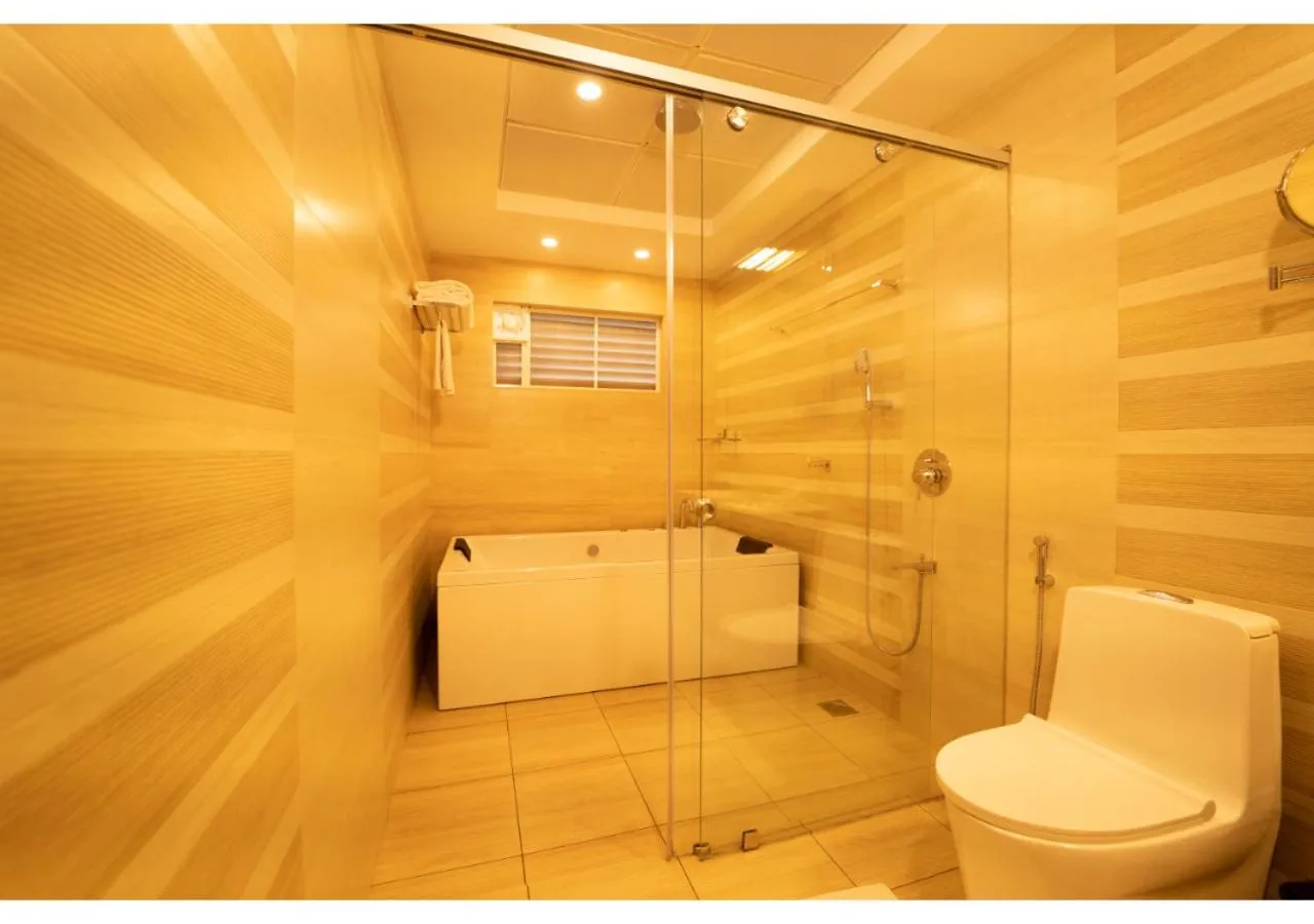 Shower in Chandys Drizzle Drops - Munnar Top Station