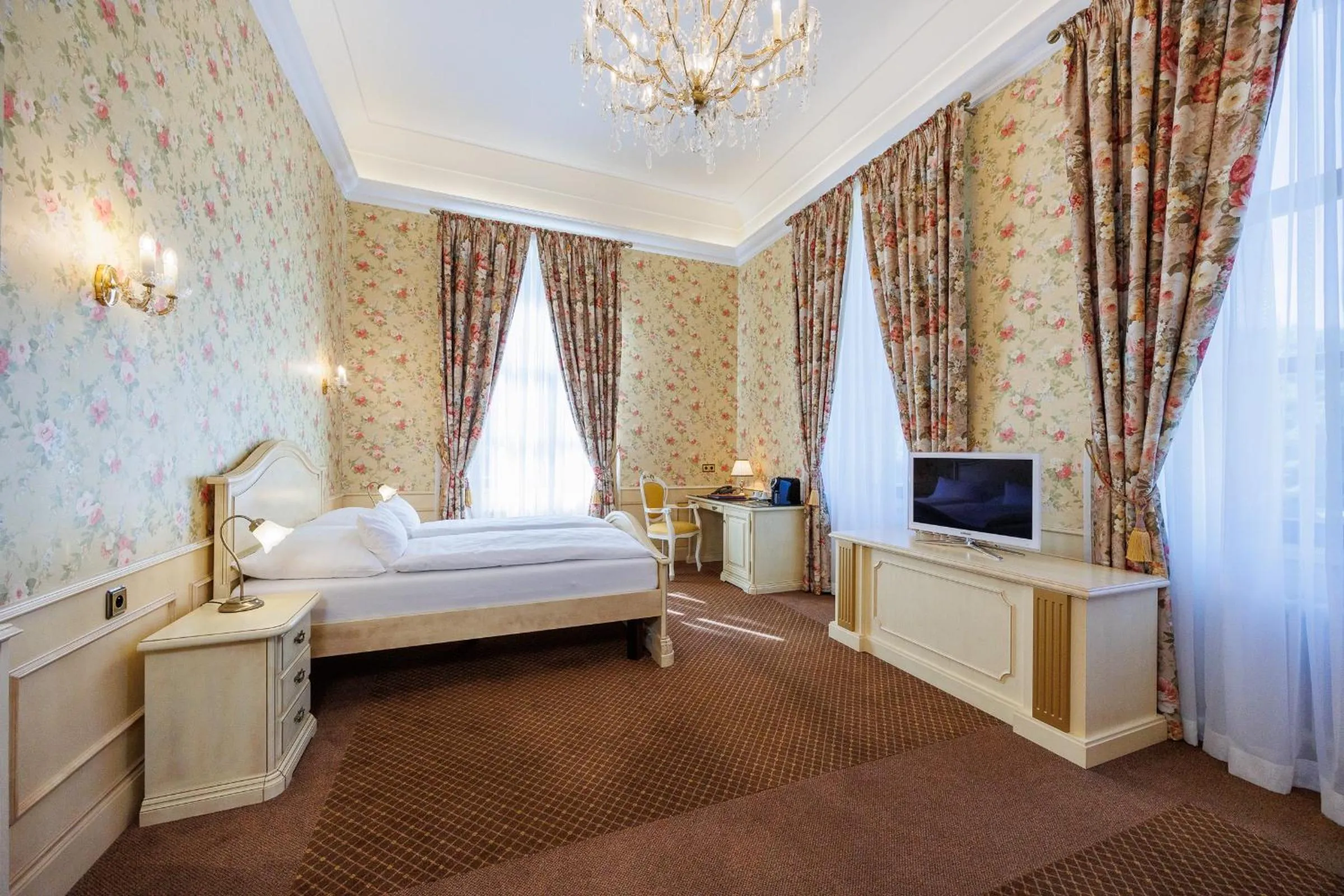 TV and multimedia, Bed in Hotel Château Cihelny