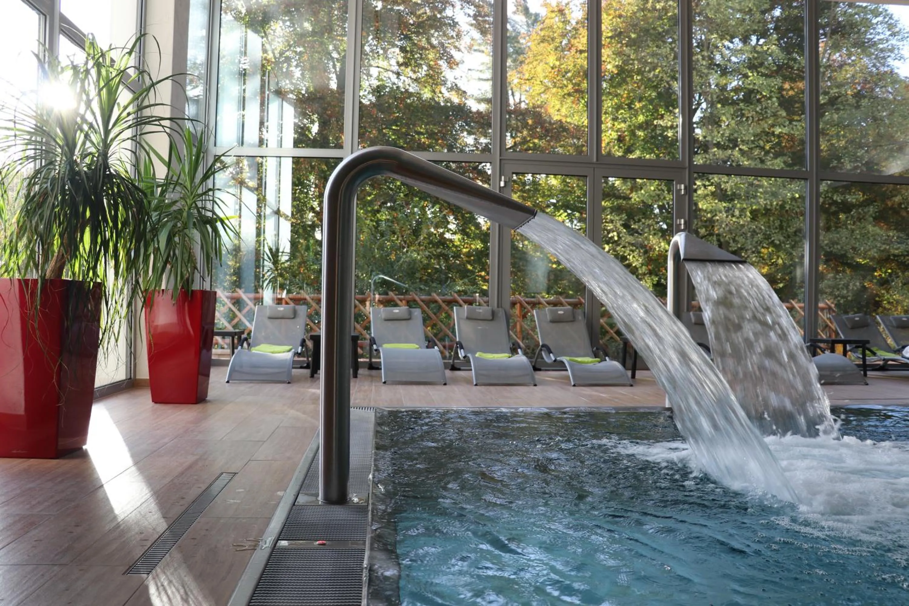 Swimming pool in Hotel Château Cihelny