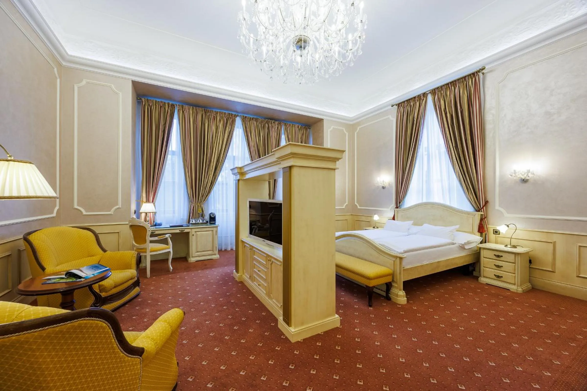 Photo of the whole room, Bed in Hotel Château Cihelny