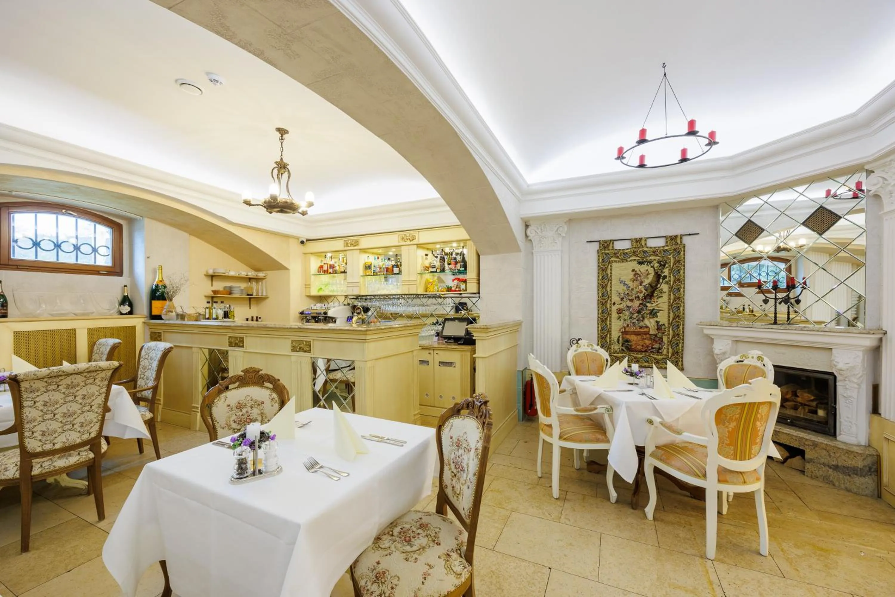 Restaurant/places to eat in Hotel Château Cihelny