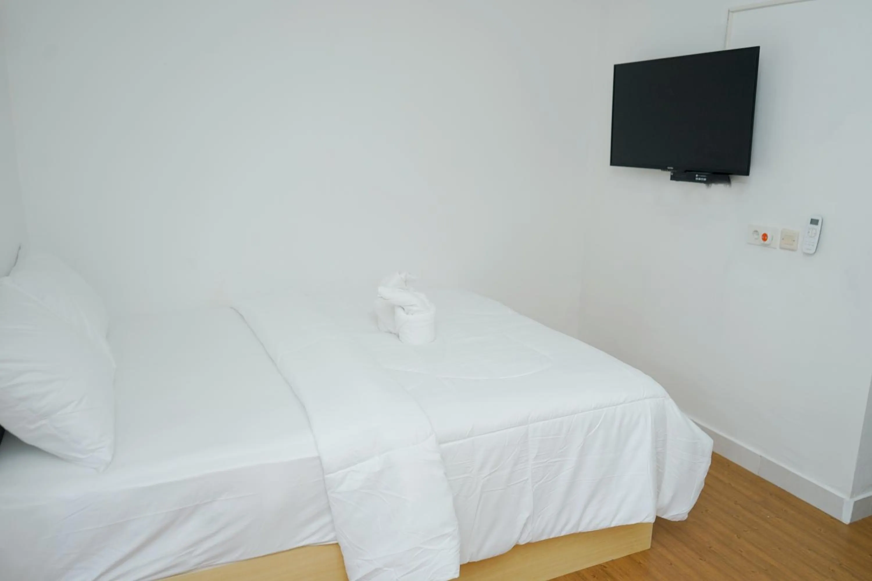 Communal lounge/ TV room, Bed in Abams Gili Air