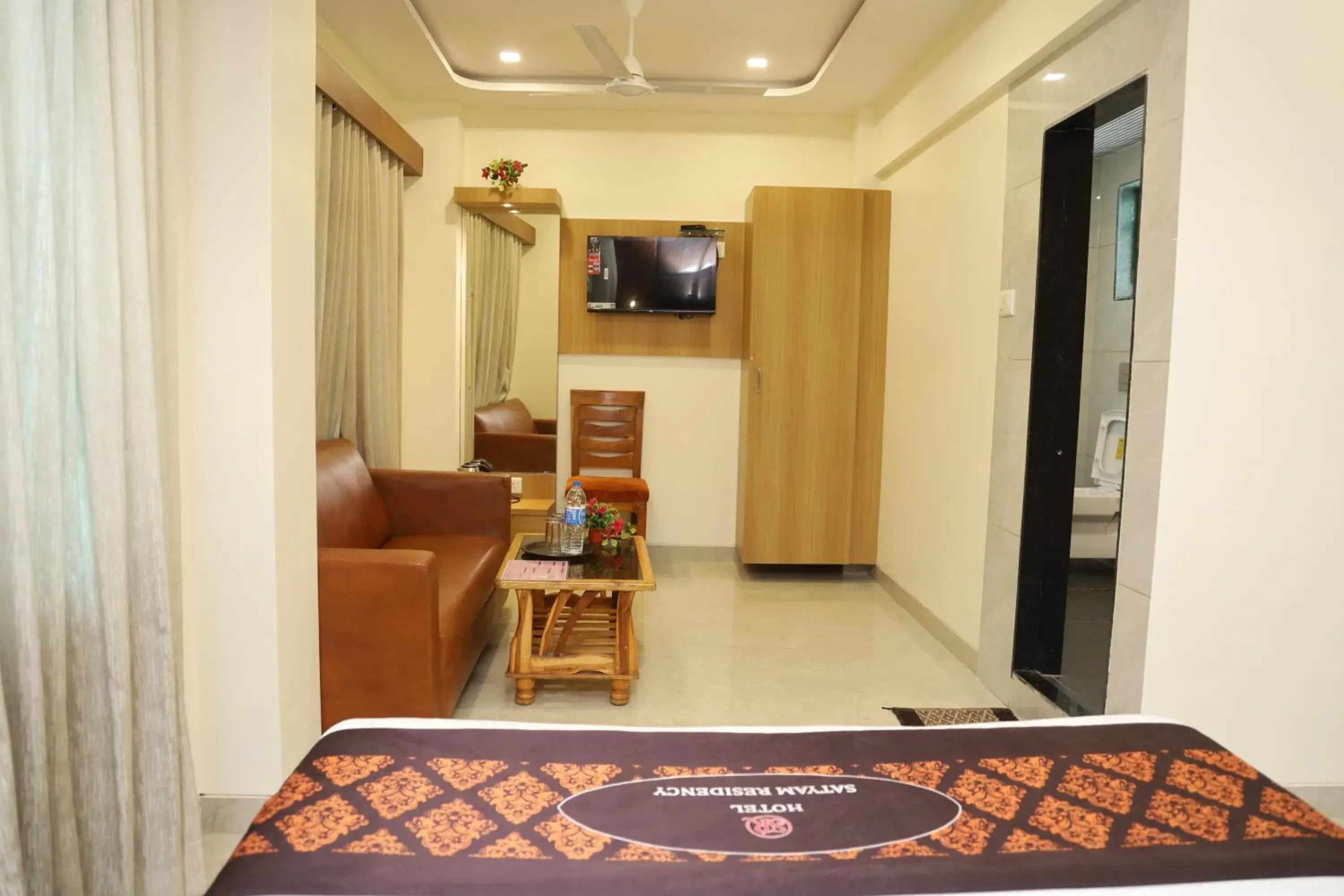 Superior Queen Room in Hotel Satyam Residency Superior Queen Room in Hotel Satyam Residency
