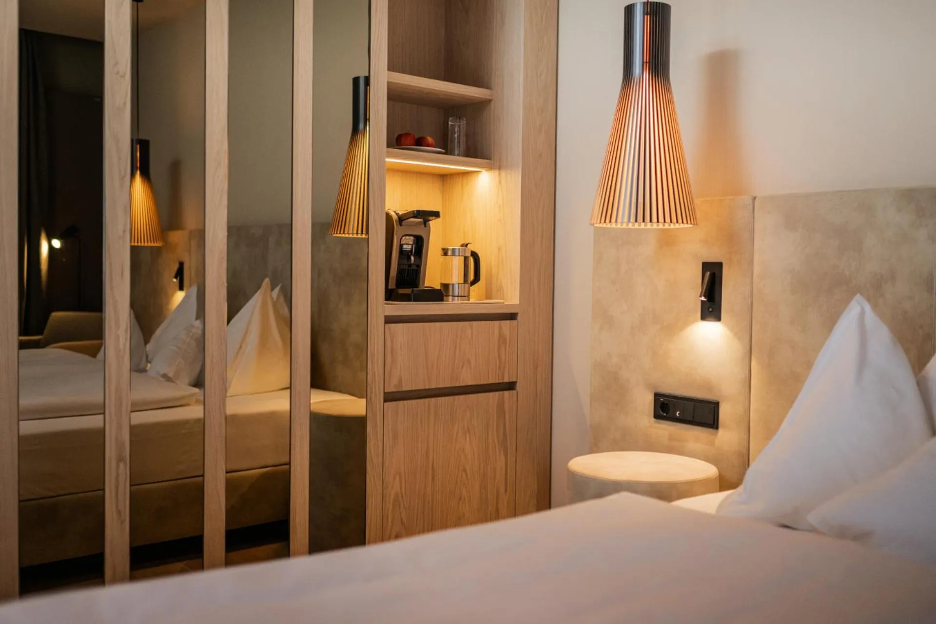 Coffee/tea facilities, Bed in Hotel Therme Meran - Terme Merano