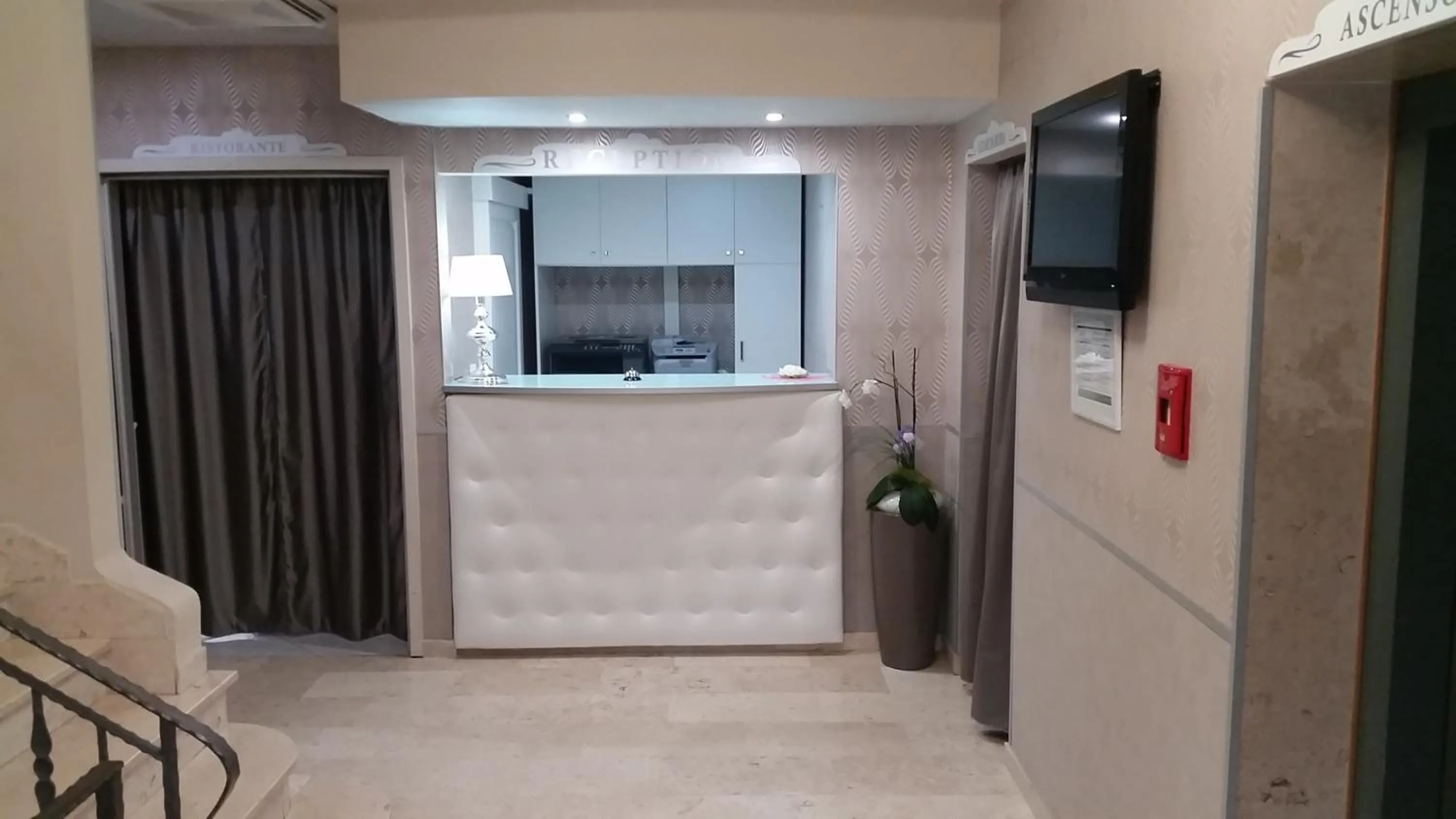 Lobby or reception in Hotel Leon - Ristorante Al Cavallino Rosso