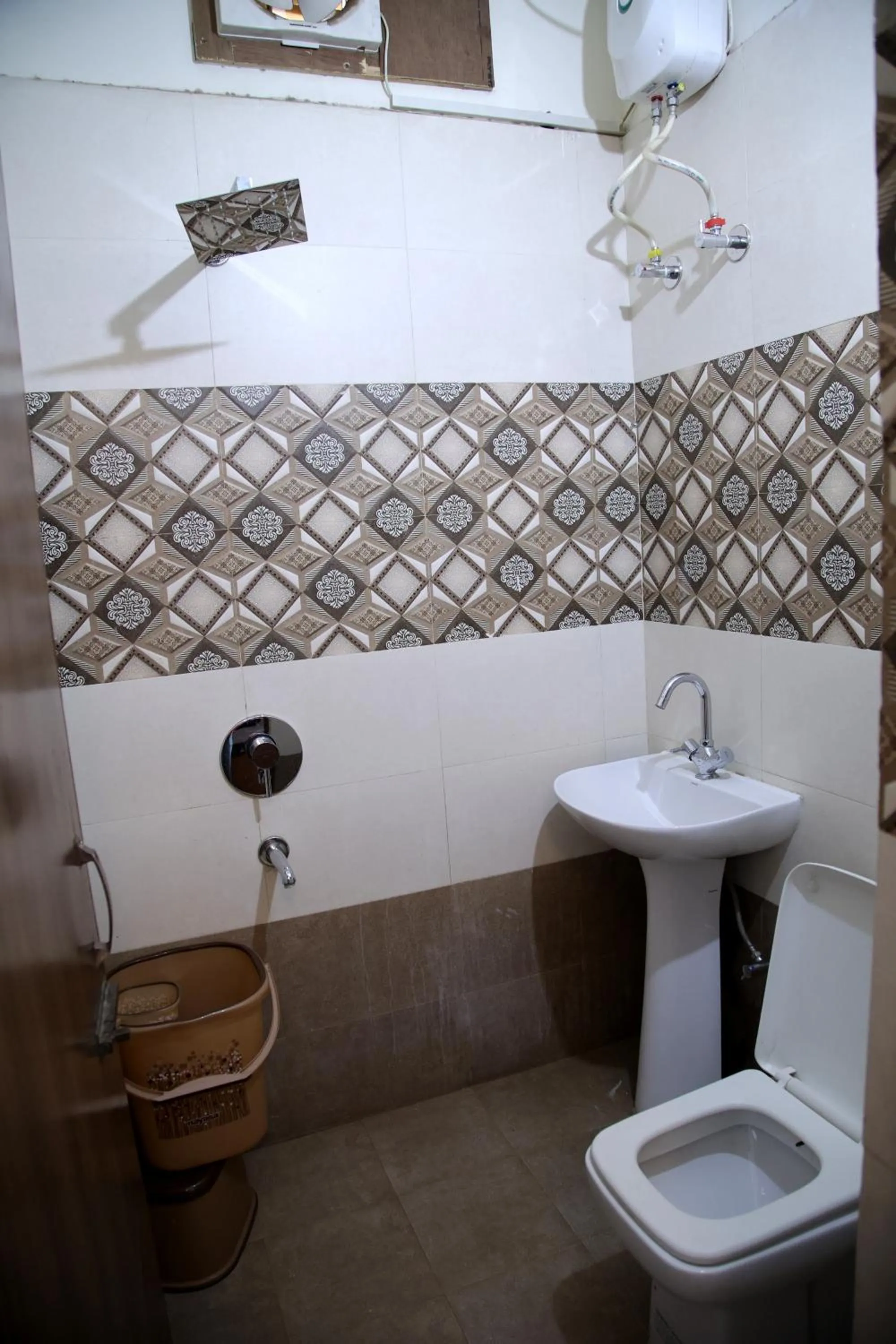 Bathroom in Hotel O Galaxy Stays