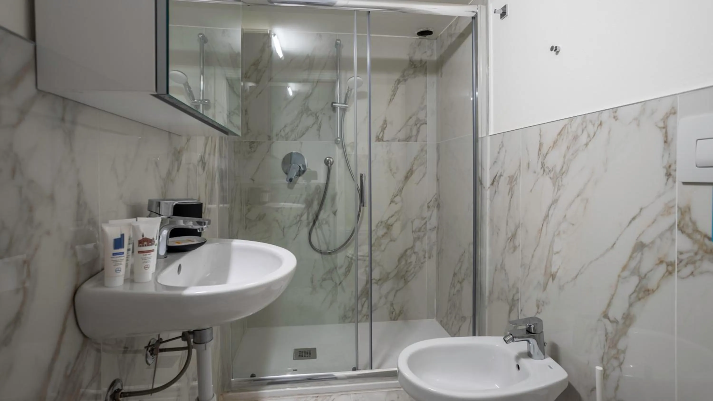 Italianway - The B Village Business