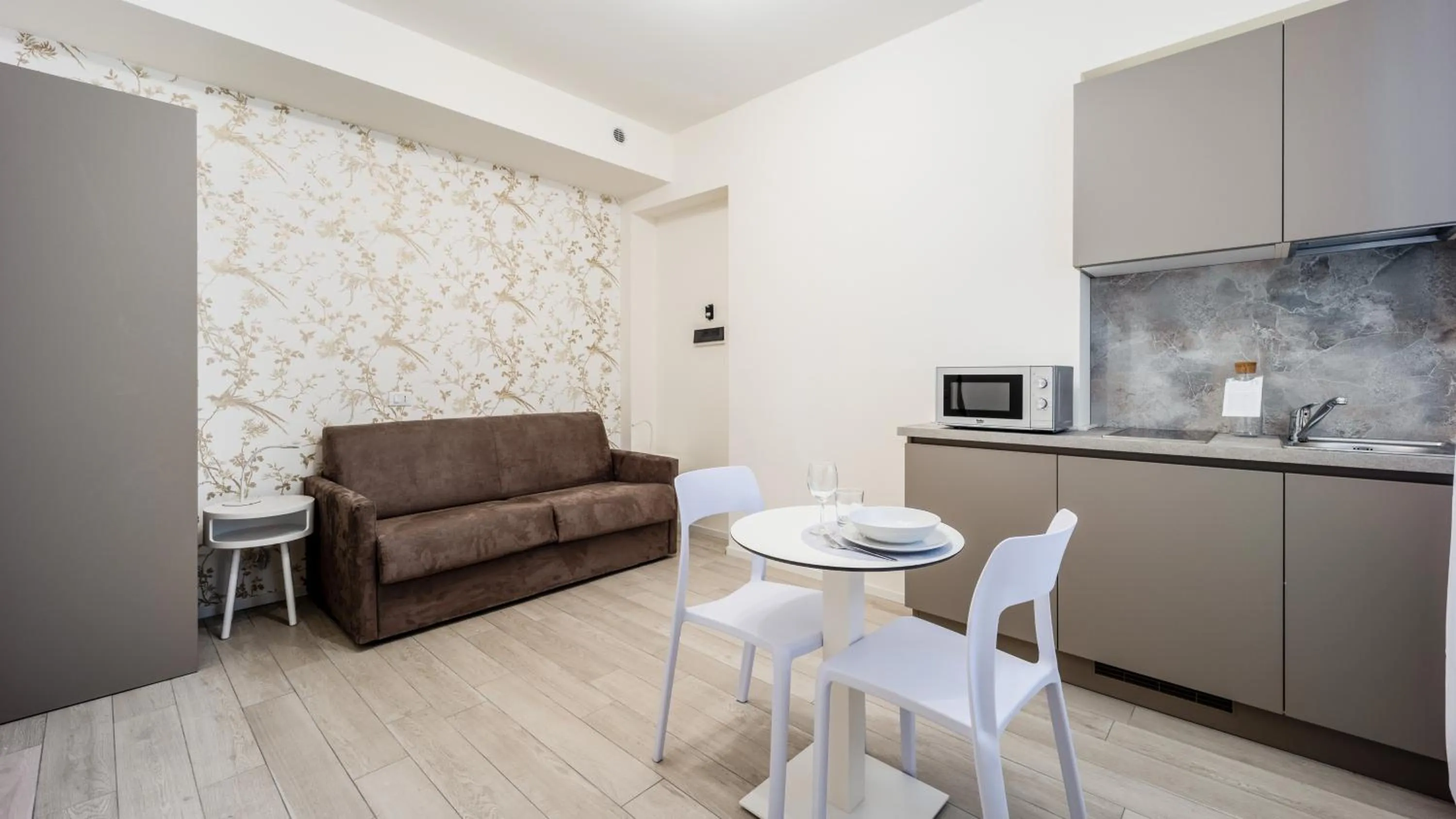 Italianway - The B Village Business