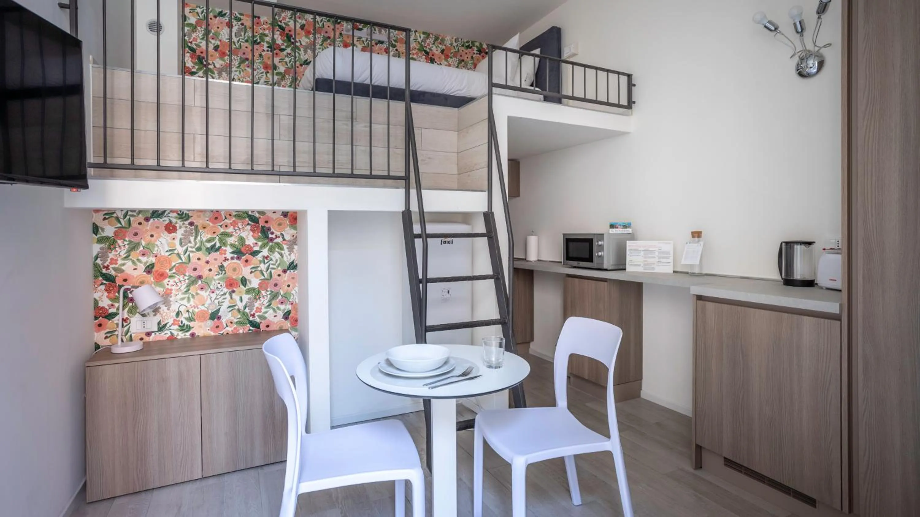 Italianway - The B Village Business