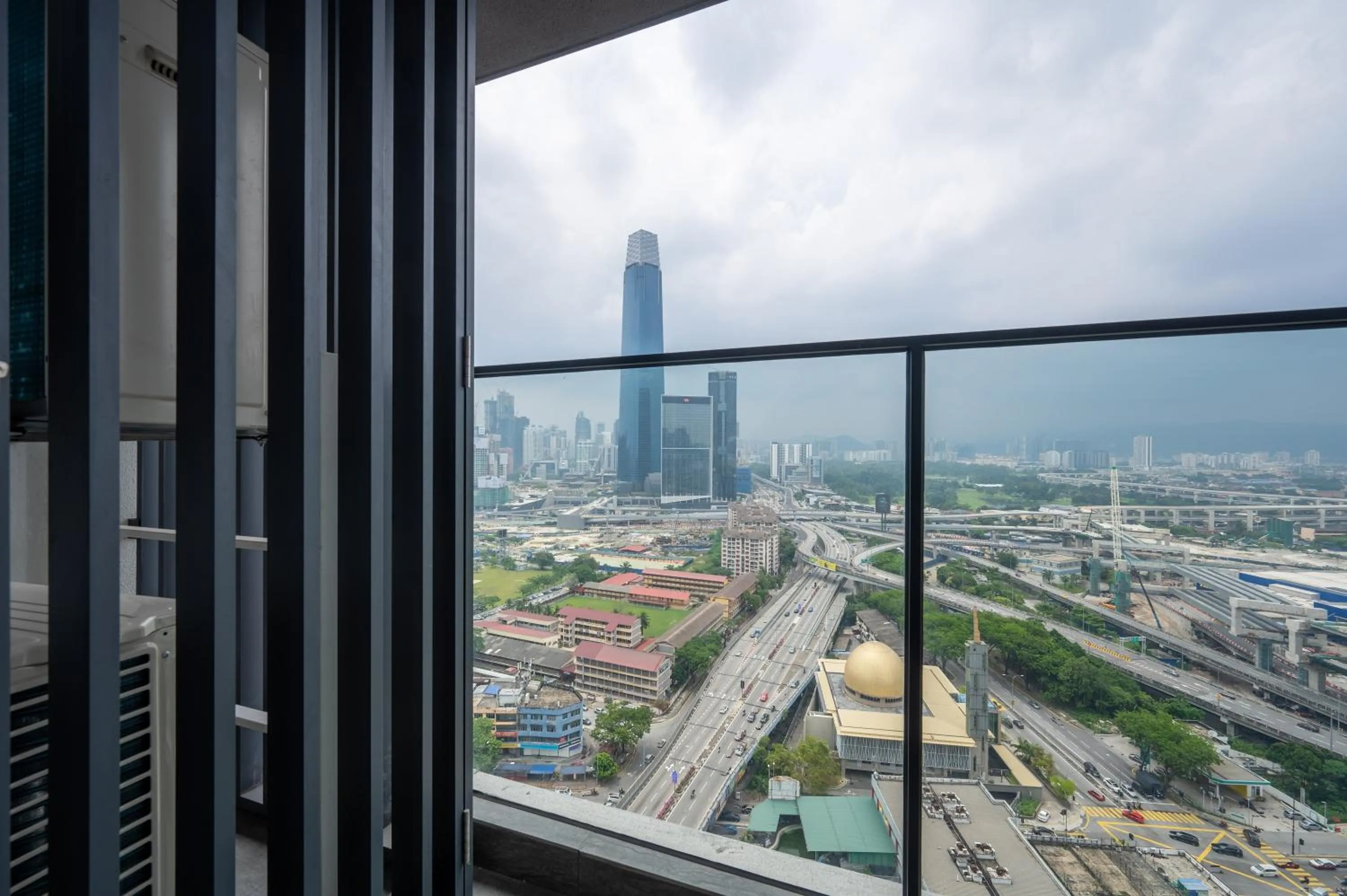 City view in Greystone Continew Residensi