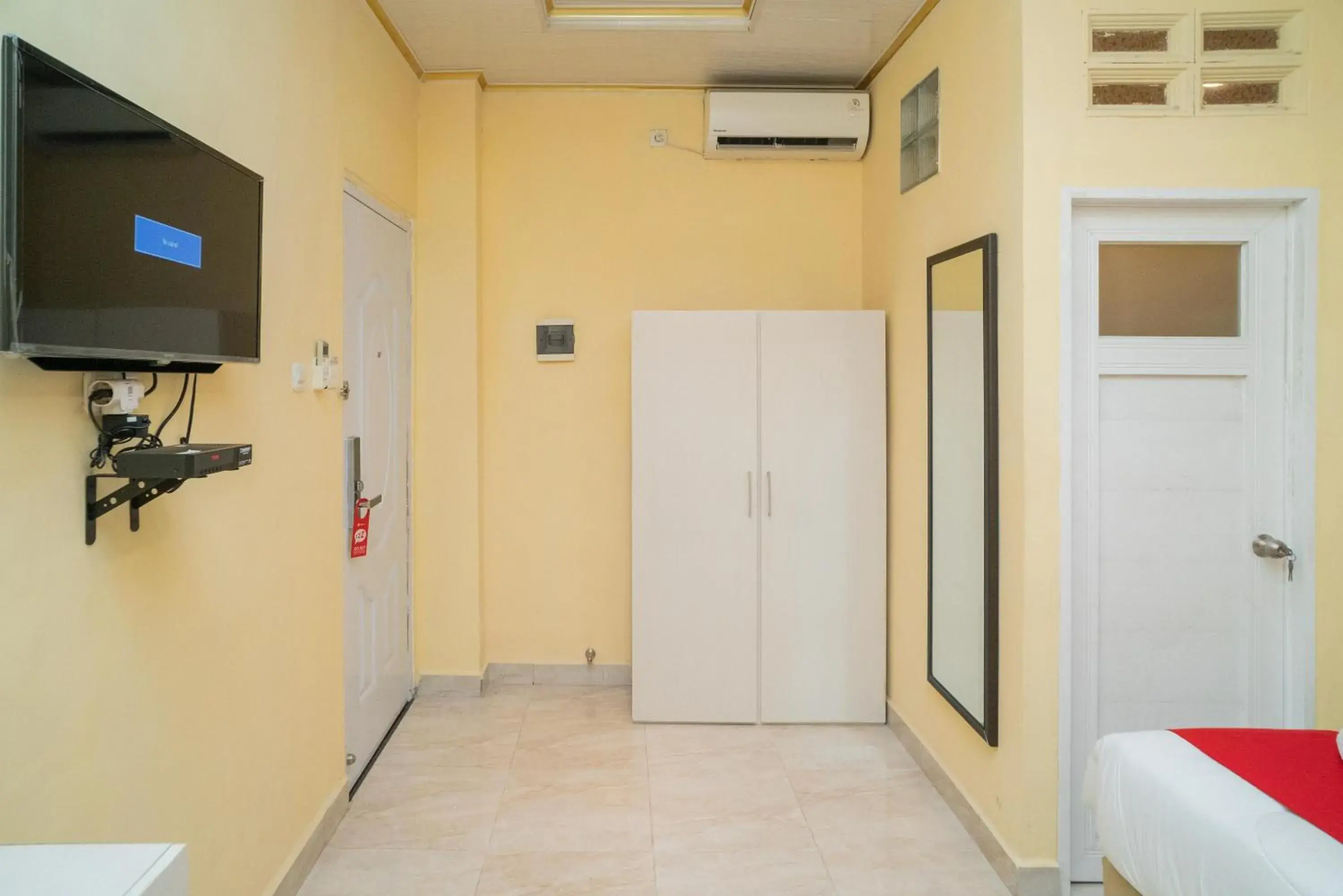 Bed in RedDoorz Plus Syariah near Pasar Turi Bed in RedDoorz Plus Syariah near Pasar Turi