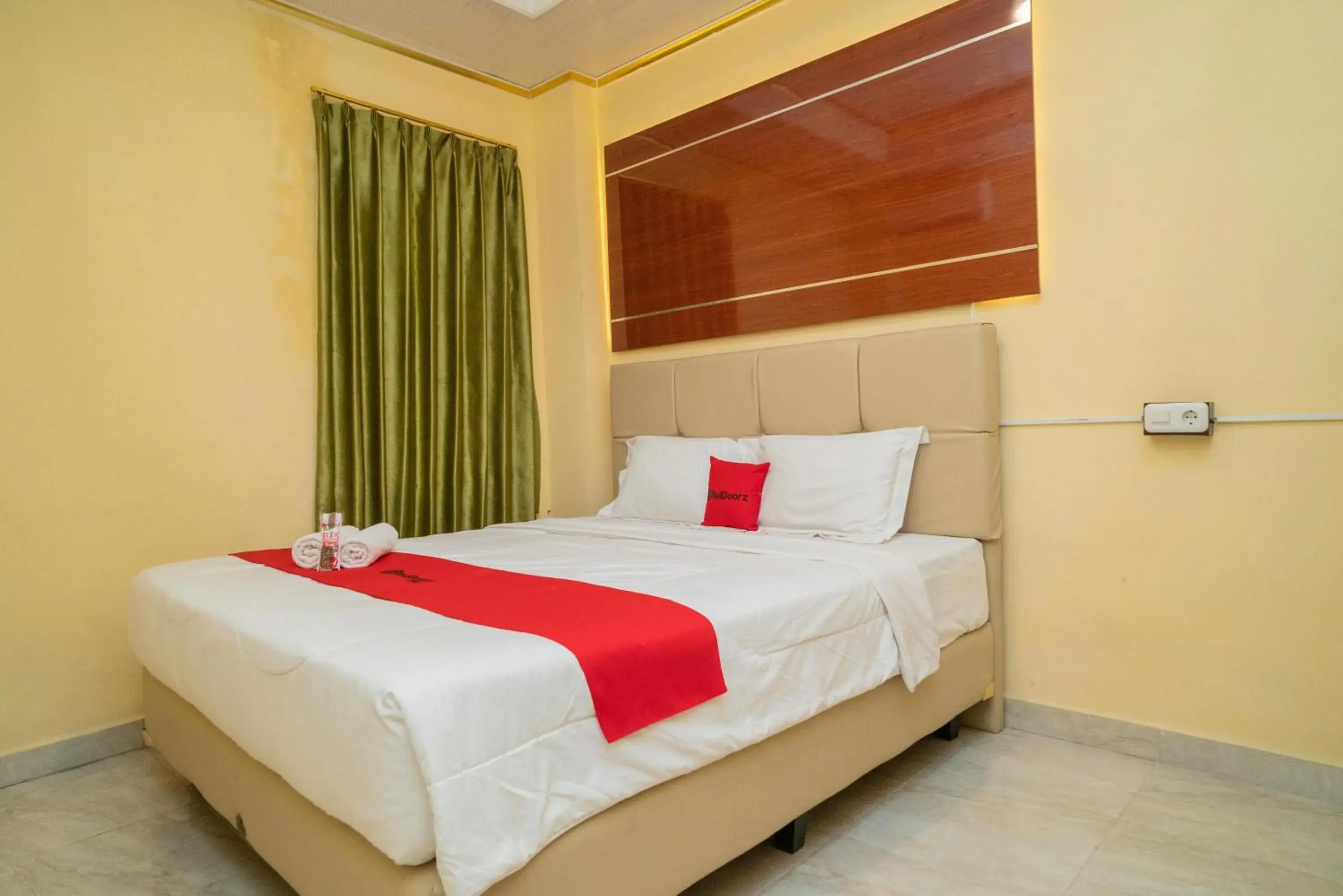 Bed in RedDoorz Plus Syariah near Pasar Turi Bed in RedDoorz Plus Syariah near Pasar Turi