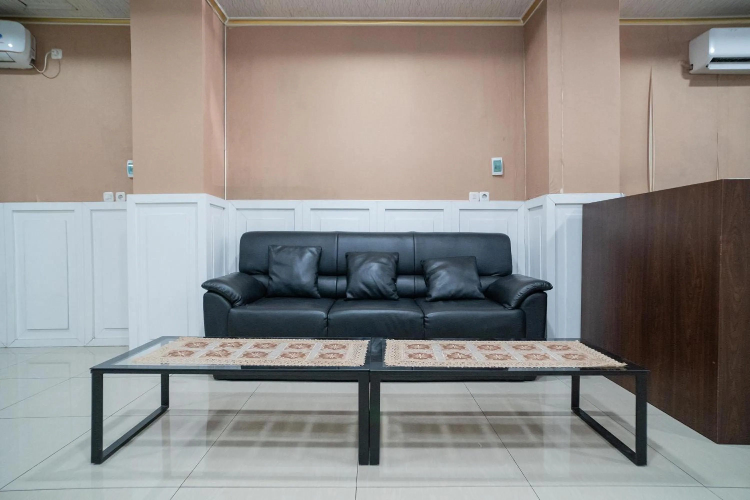 RedDoorz Plus Syariah near Pasar Turi